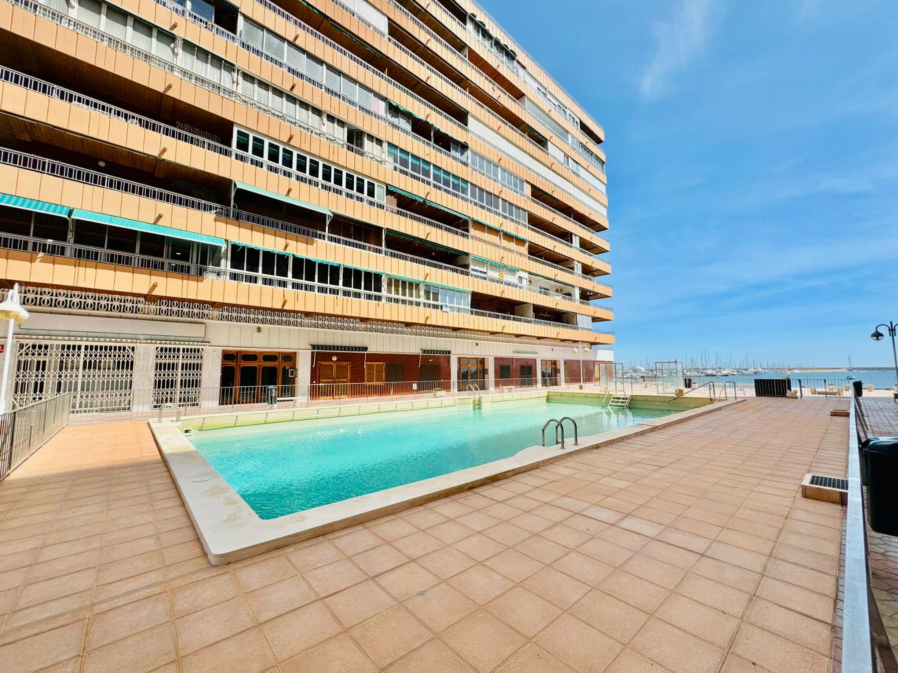 Resale - 3 Bedroom 2 Bathroom  in Torrevieja - Playa del Acequión - Alicante