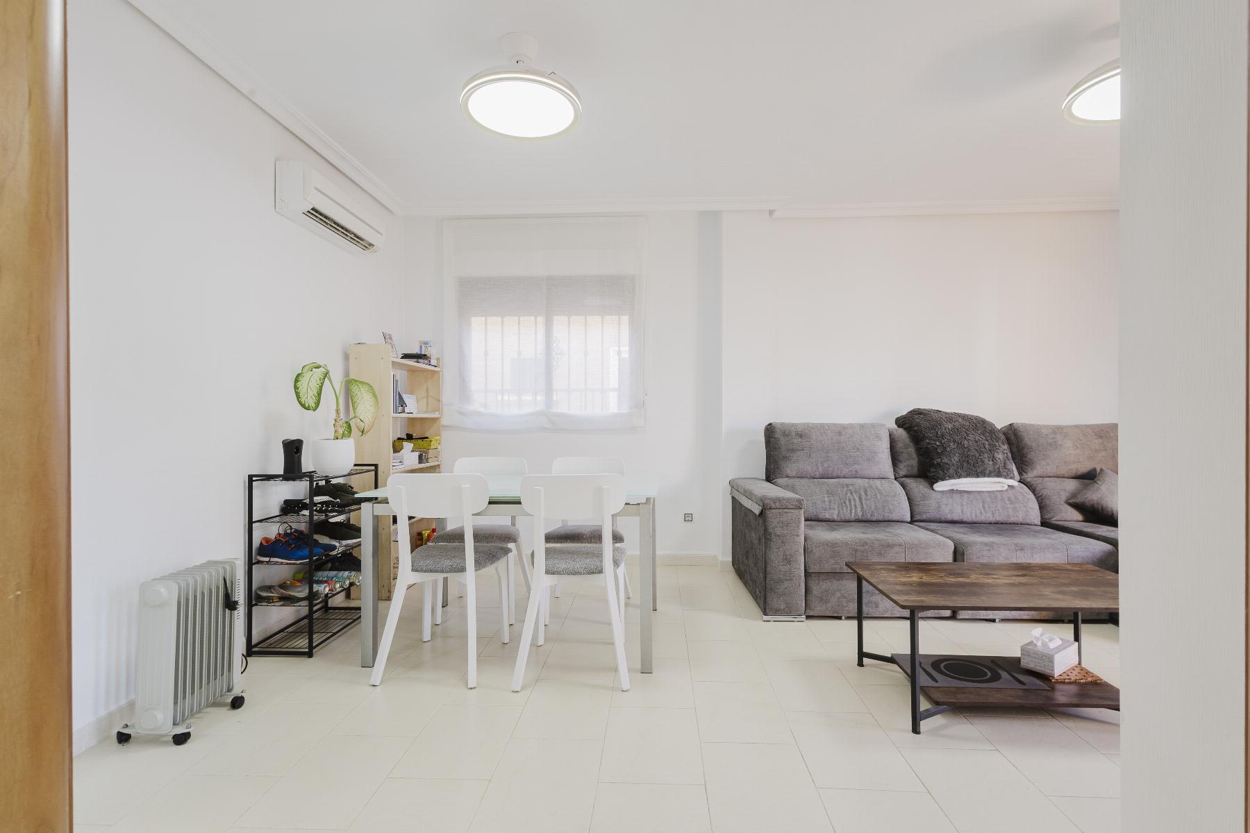 Resale - 2 Bedroom 2 Bathroom  in Torrevieja - Aguas Nuevas - Alicante