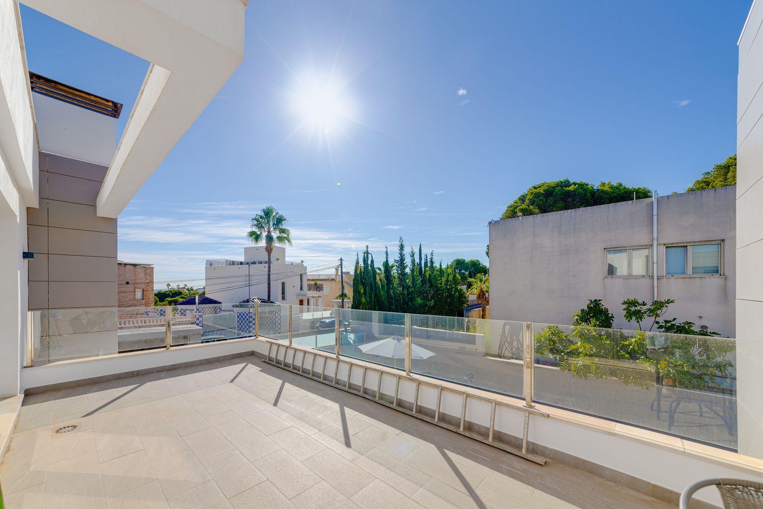 Resale - 3 Bedroom 4 Bathroom  in Torrevieja - Los Balcones - Alicante