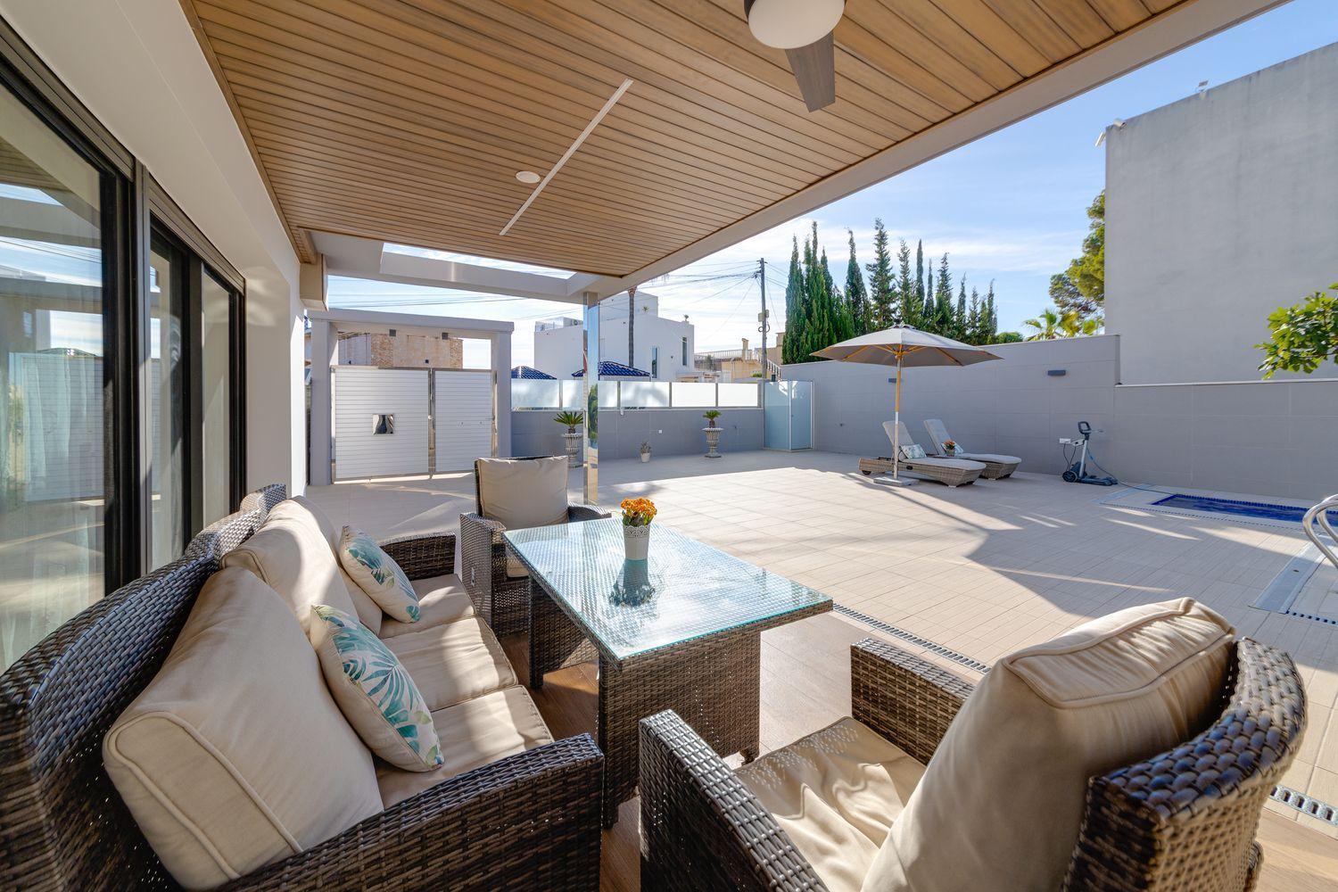 Resale - 3 Bedroom 4 Bathroom  in Torrevieja - Los Balcones - Alicante