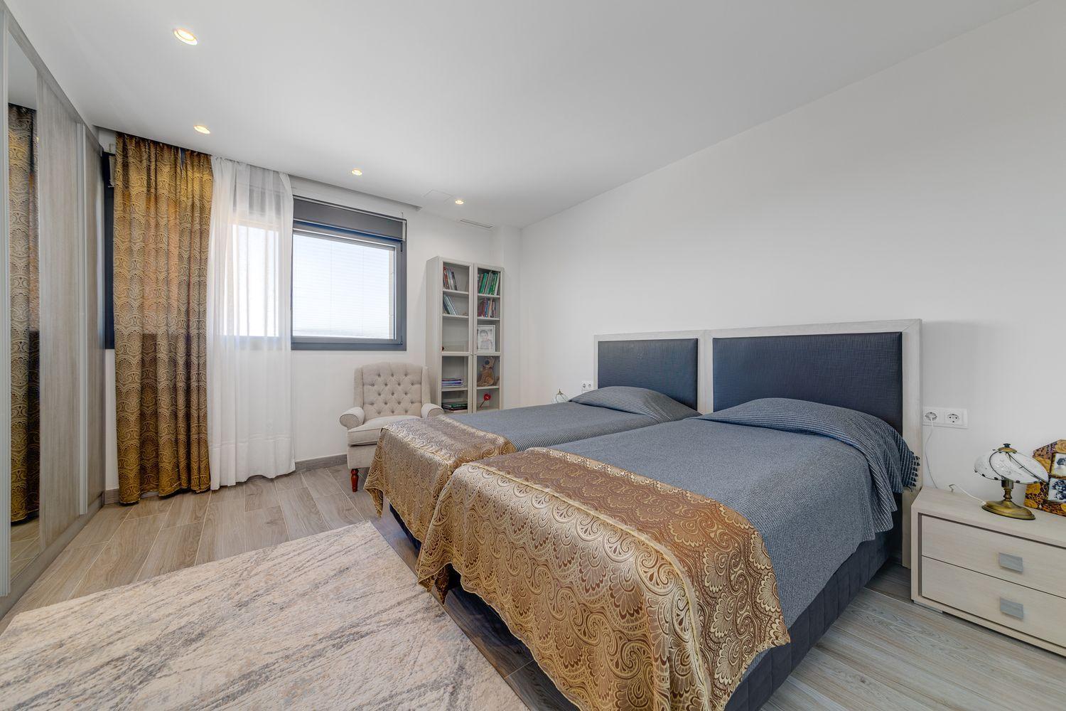 Resale - 3 Bedroom 4 Bathroom  in Torrevieja - Los Balcones - Alicante