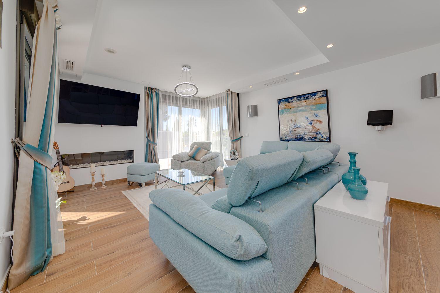 Resale - 3 Bedroom 4 Bathroom  in Torrevieja - Los Balcones - Alicante