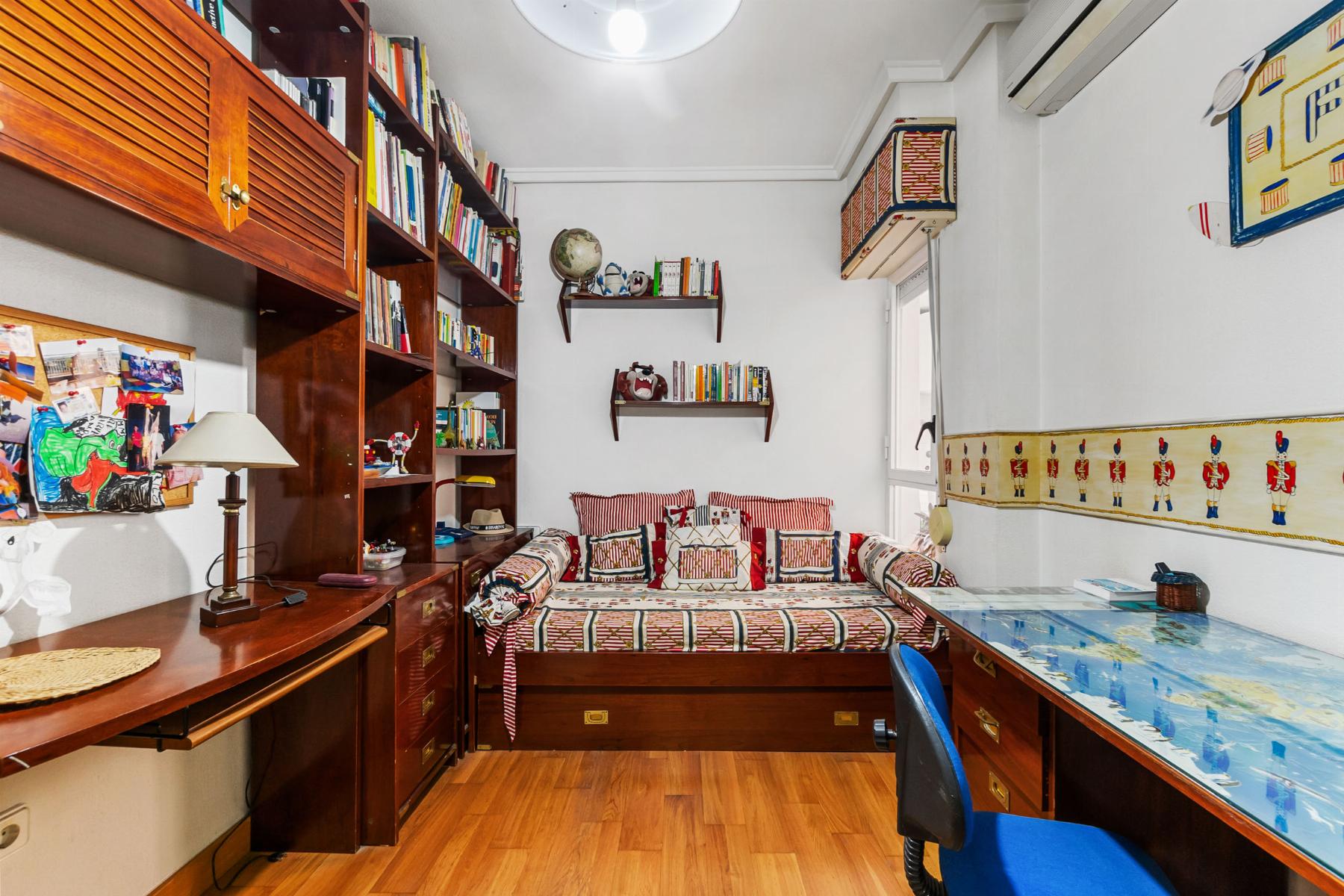 Resale - 4 Bedroom 2 Bathroom  in Torrevieja - CLUB NAUTICO TORREVIEJA - Alicante