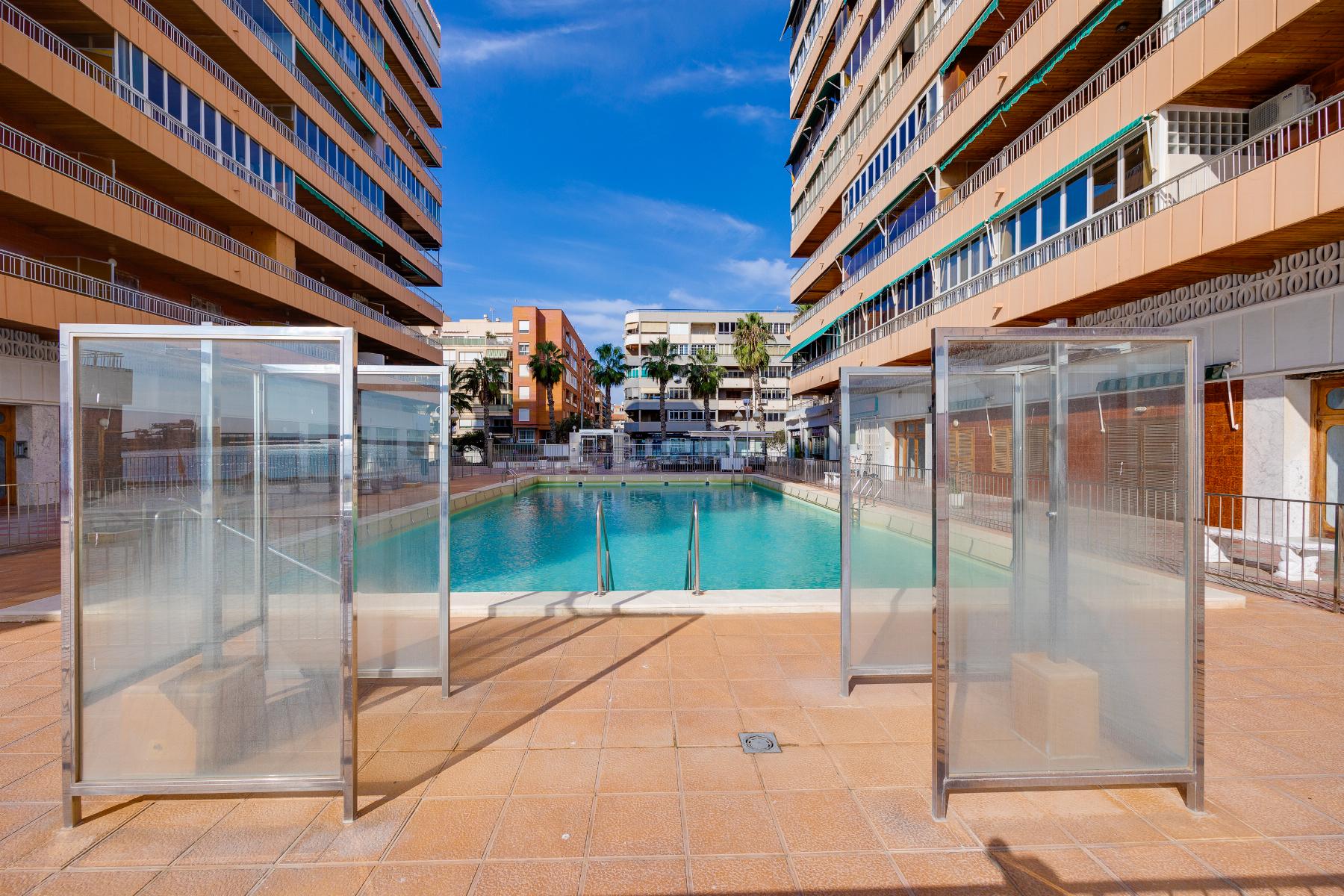 Resale - 3 Bedroom 3 Bathroom  in Torrevieja - Playa del Acequión - Alicante