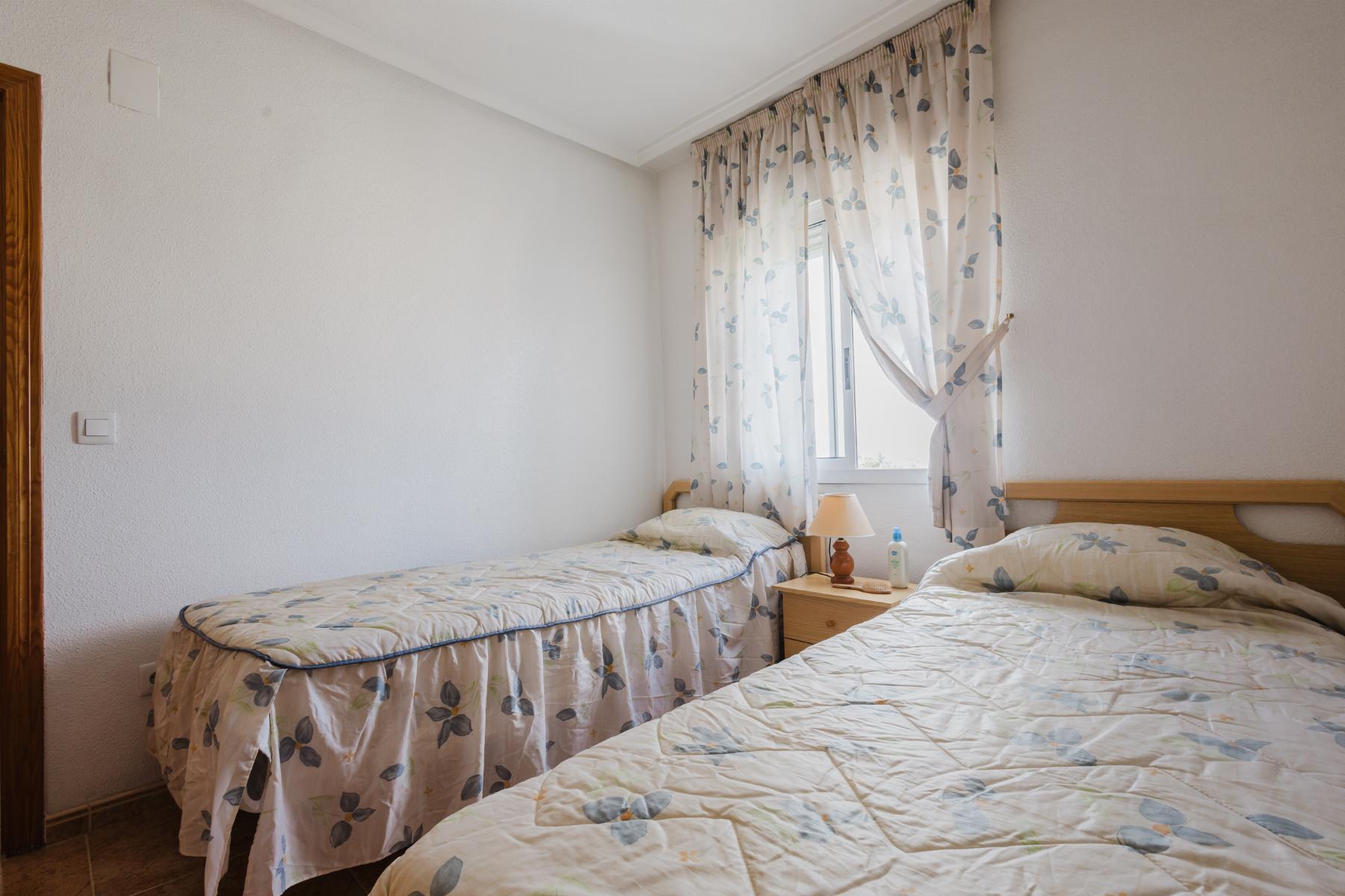 Resale - 3 Bedroom 2 Bathroom  in Torrevieja - Parque de Las Naciones - Alicante