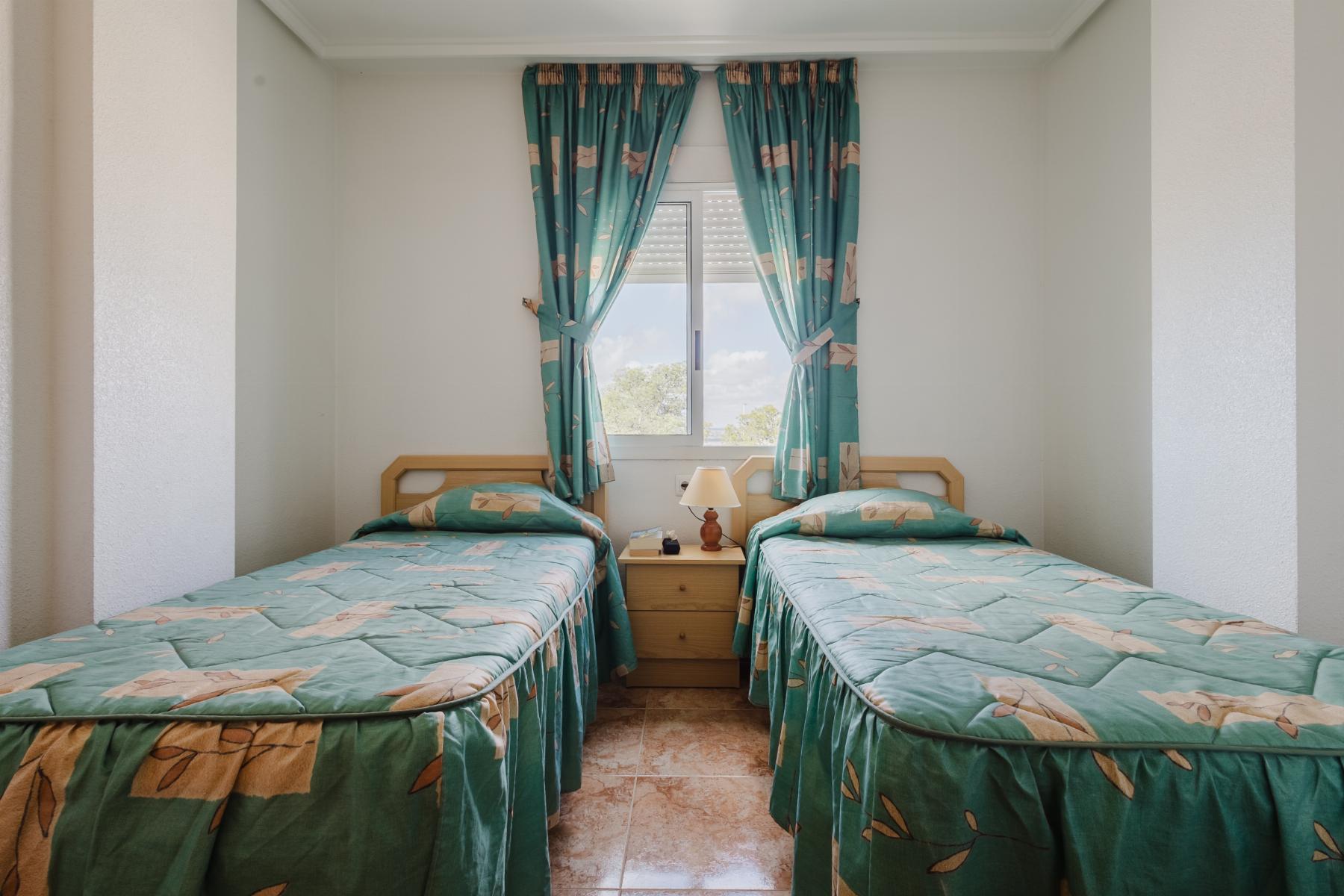Resale - 3 Bedroom 2 Bathroom  in Torrevieja - Parque de Las Naciones - Alicante