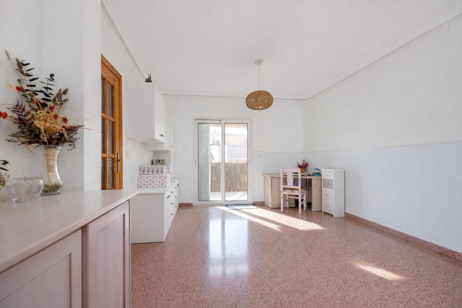 Resale - 2 Bedroom 2 Bathroom  in Torrevieja - Parque de Las Naciones - Alicante