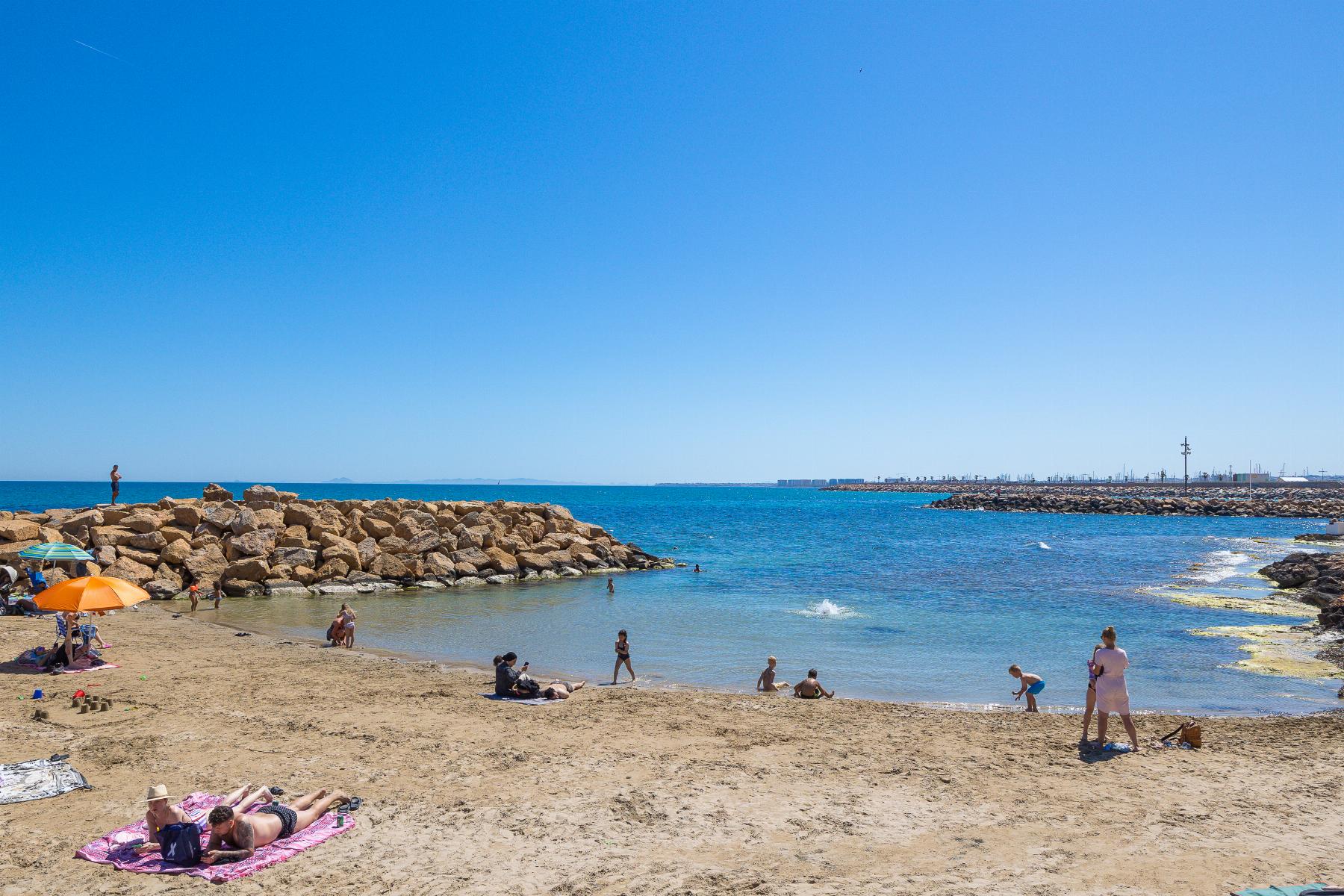 Resale - 1 Bedroom 1 Bathroom  in Torrevieja - Playa de Los Locos-Curva del Palangre - Alicante