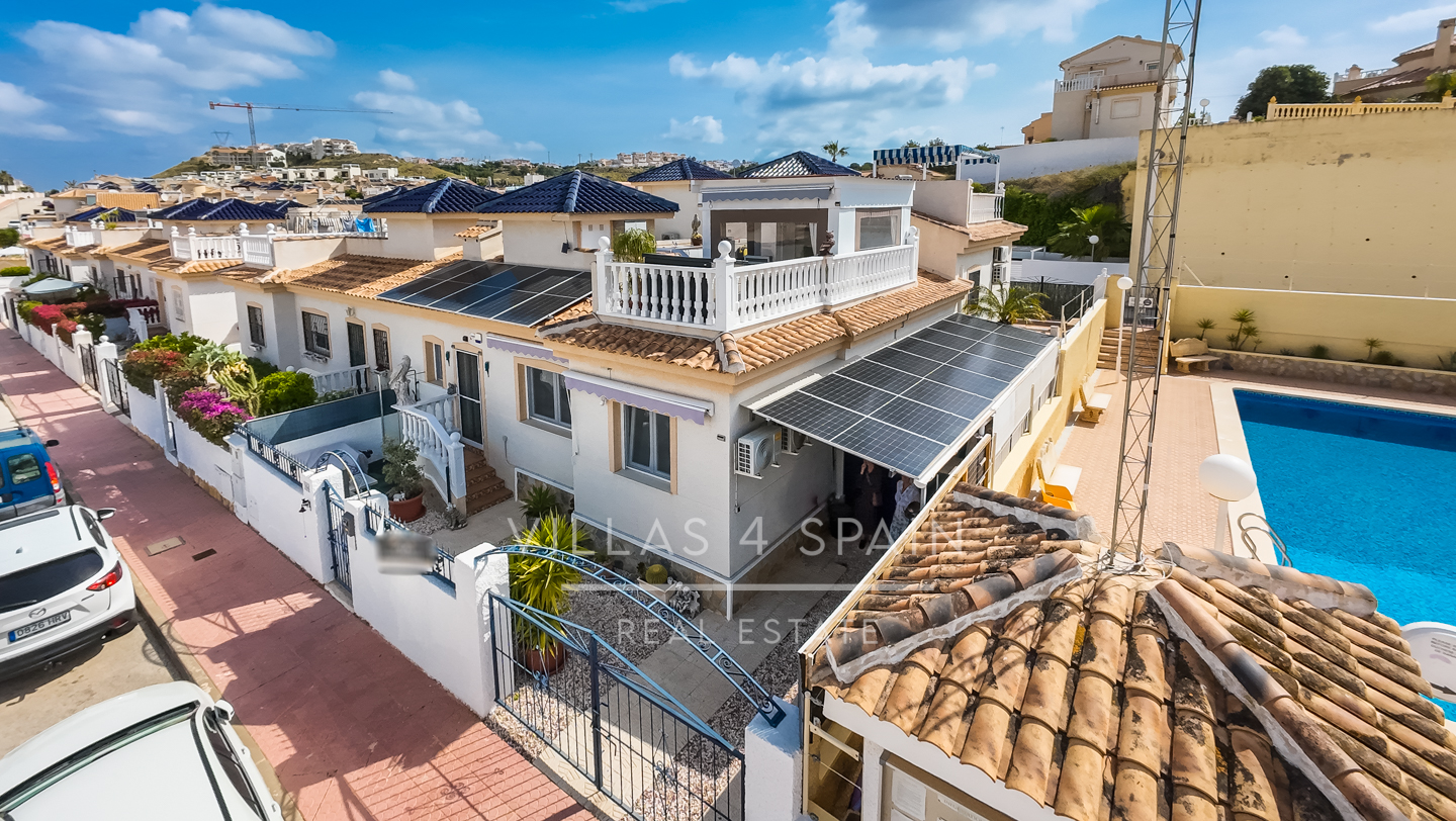3 Bed 2 Bath townhouse with roof terrace and community pool in Benijofar - Ciudad Quesada 