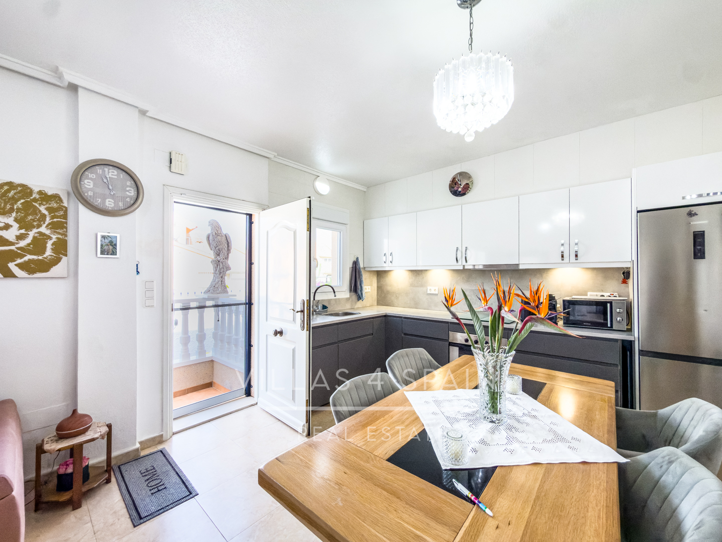 Resale - 3 Bed 2 Bath townhouse with roof terrace and community pool in Benijofar - Ciudad Quesada  - calle rio miño - Alicante