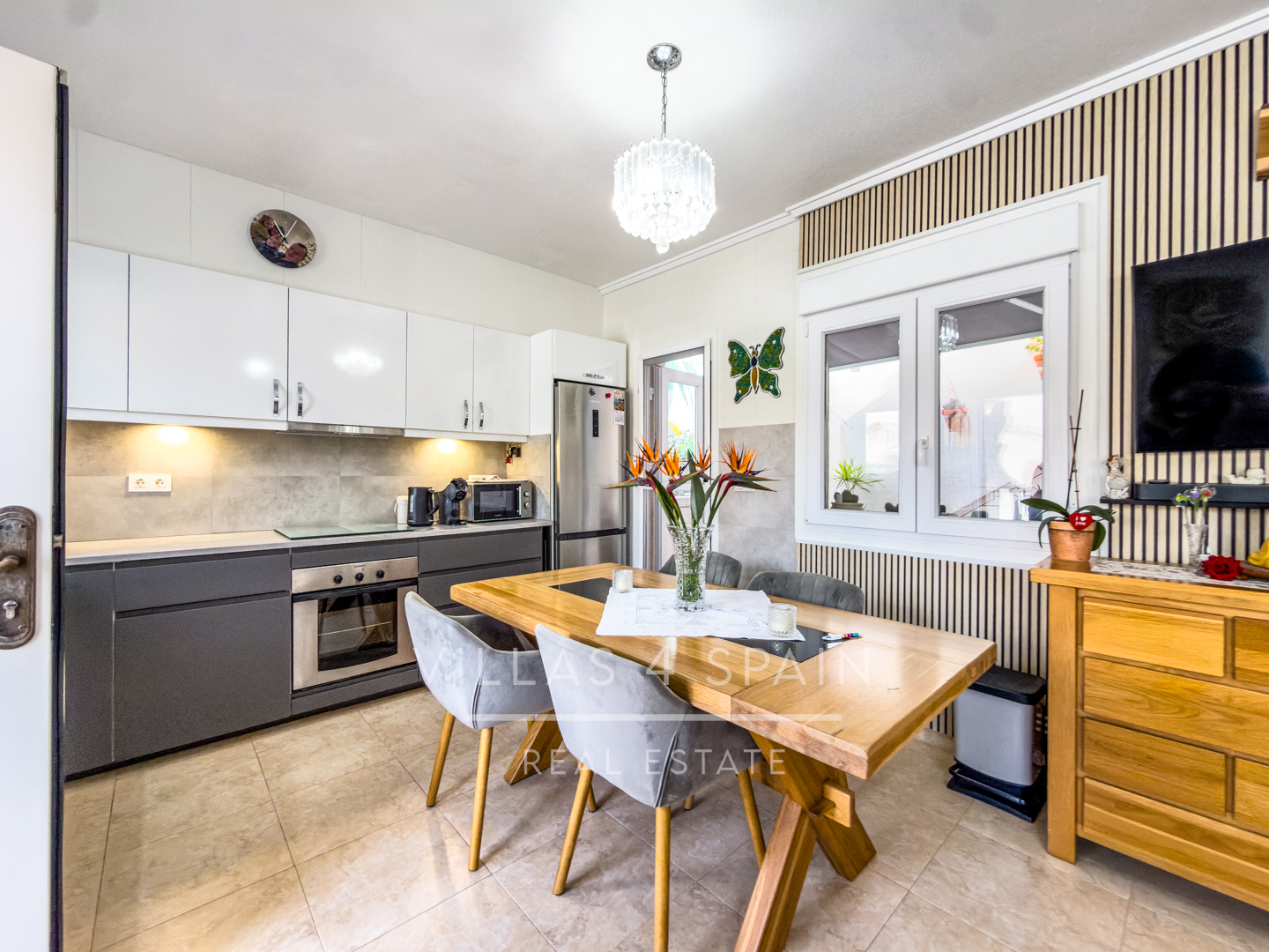 Resale - 3 Bed 2 Bath townhouse with roof terrace and community pool in Benijofar - Ciudad Quesada  - calle rio miño - Alicante