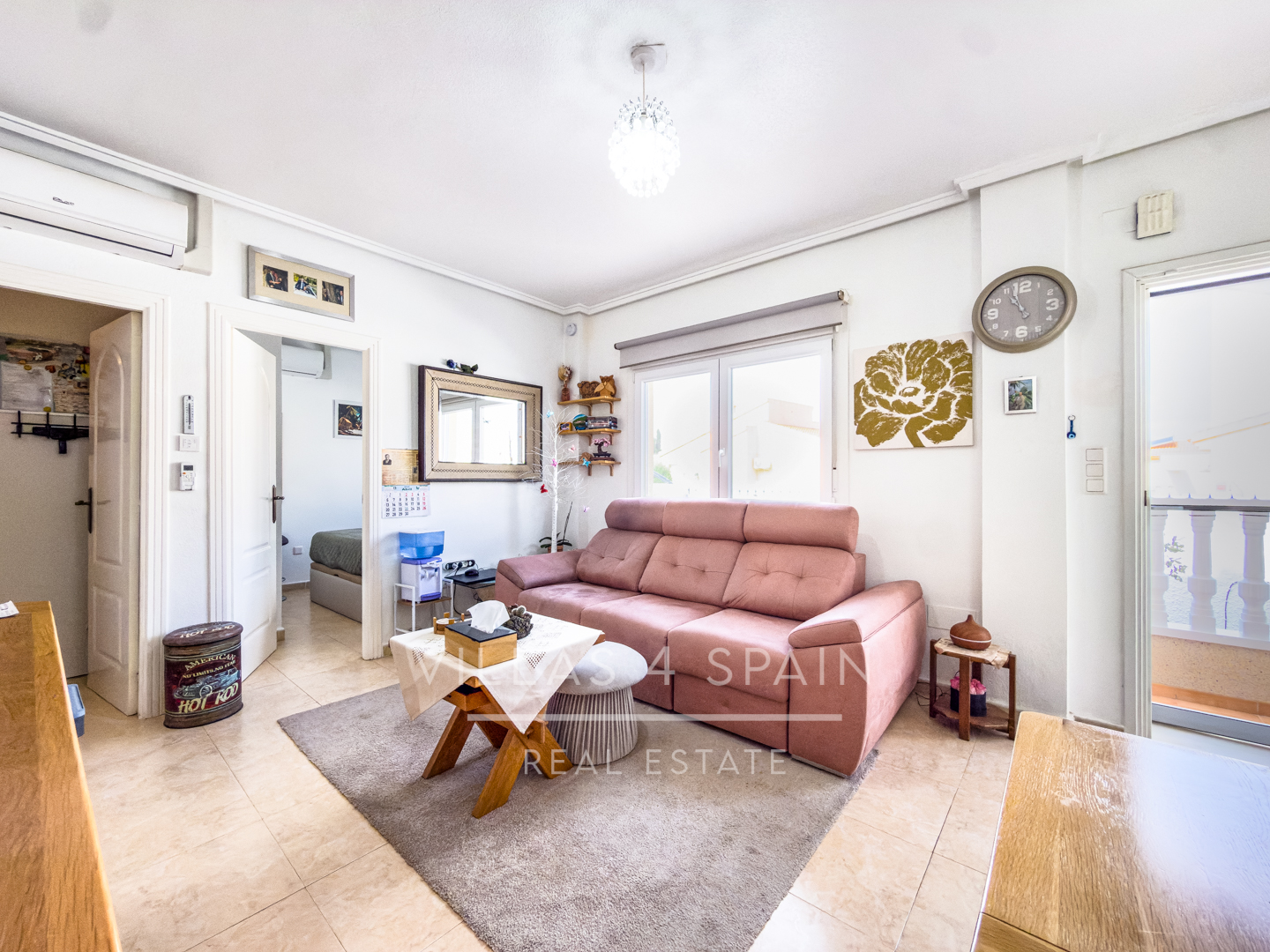 Resale - 3 Bed 2 Bath townhouse with roof terrace and community pool in Benijofar - Ciudad Quesada  - calle rio miño - Alicante