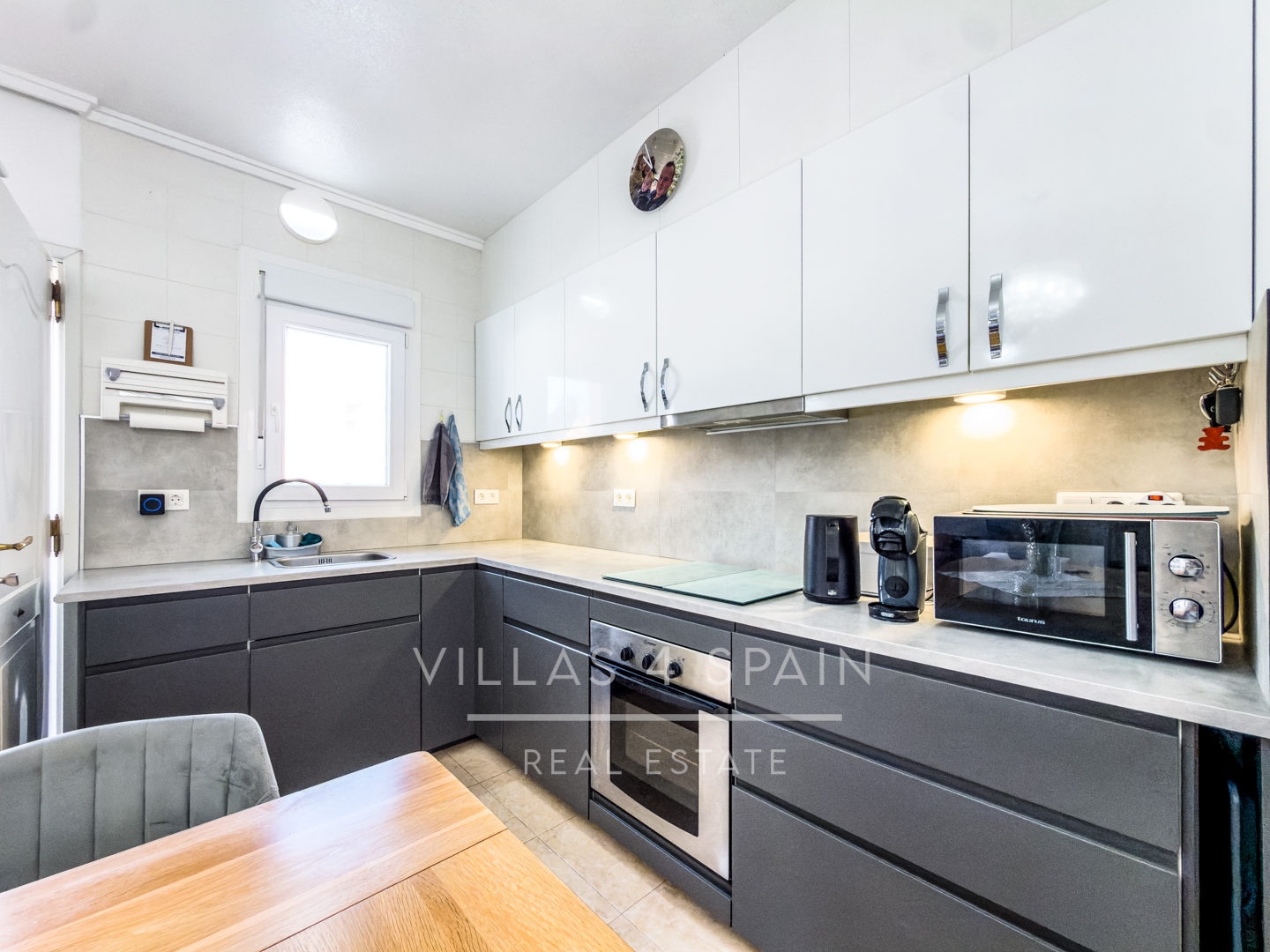 Resale - 3 Bed 2 Bath townhouse with roof terrace and community pool in Benijofar - Ciudad Quesada  - calle rio miño - Alicante