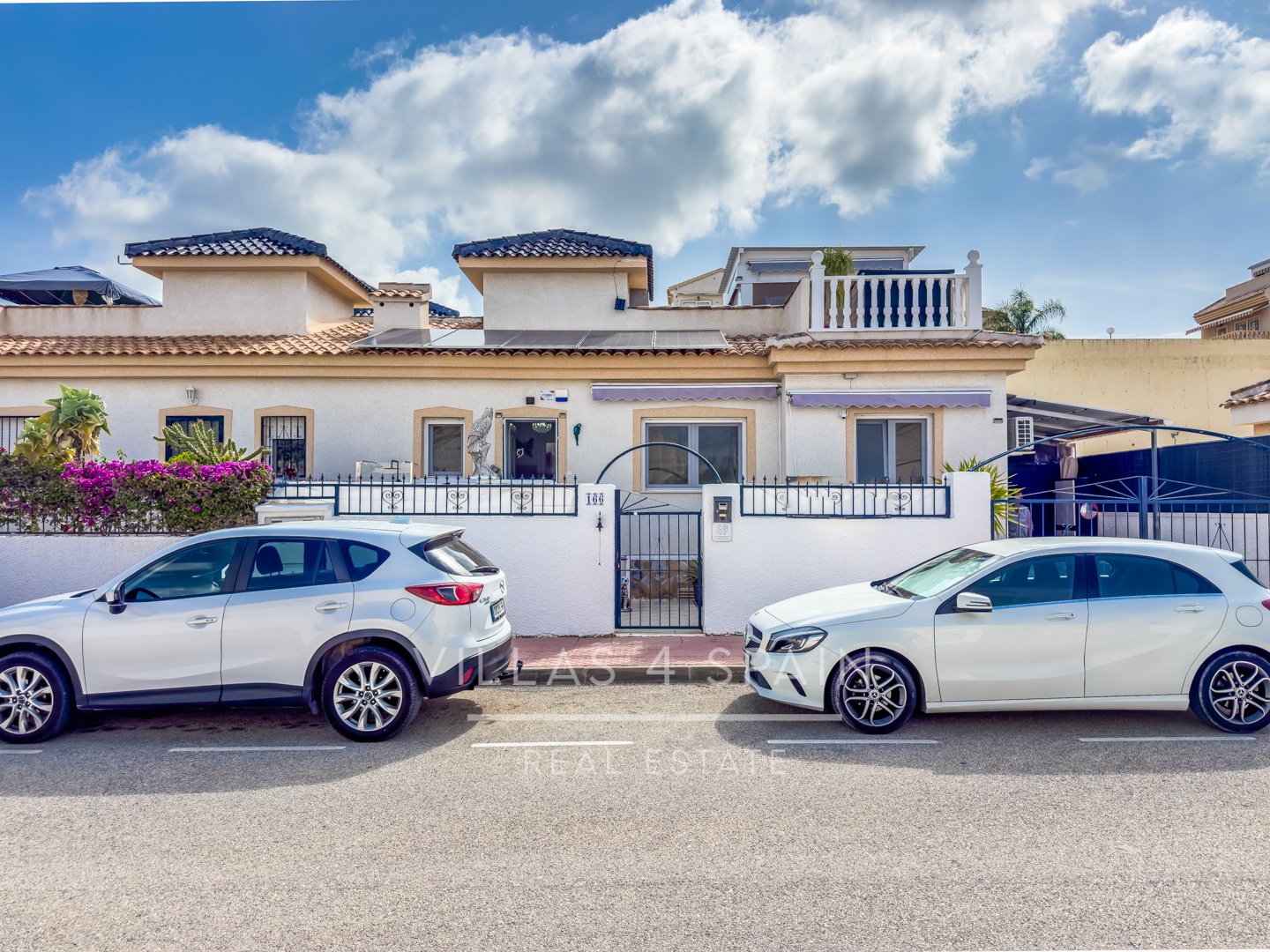 Resale - 3 Bed 2 Bath townhouse with roof terrace and community pool in Benijofar - Ciudad Quesada  - calle rio miño - Alicante