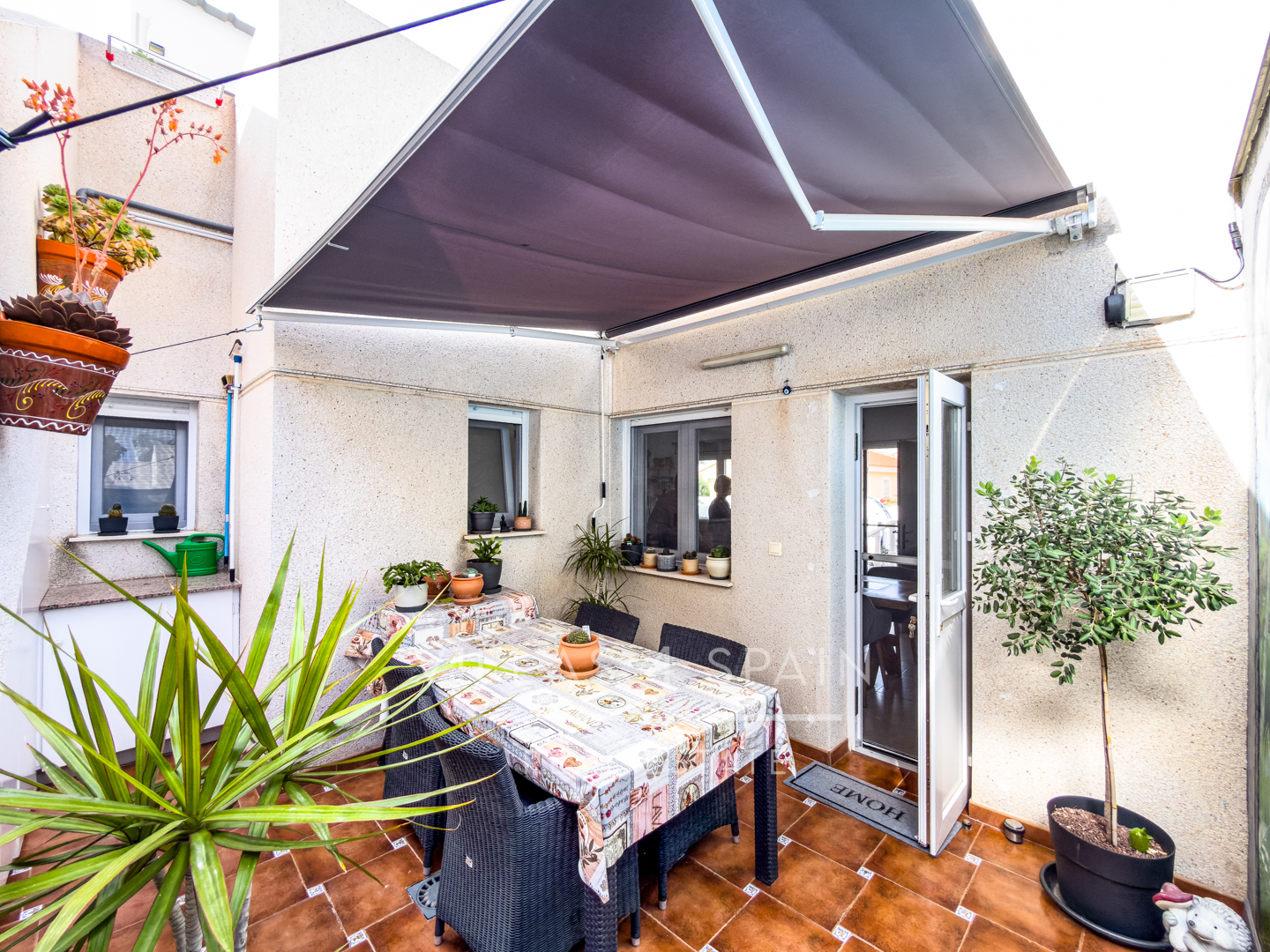 Resale - 3 Bed 2 Bath townhouse with roof terrace and community pool in Benijofar - Ciudad Quesada  - calle rio miño - Alicante
