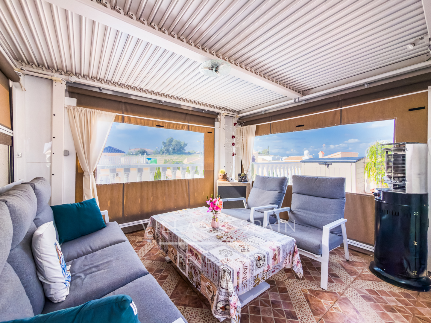 Resale - 3 Bed 2 Bath townhouse with roof terrace and community pool in Benijofar - Ciudad Quesada  - calle rio miño - Alicante