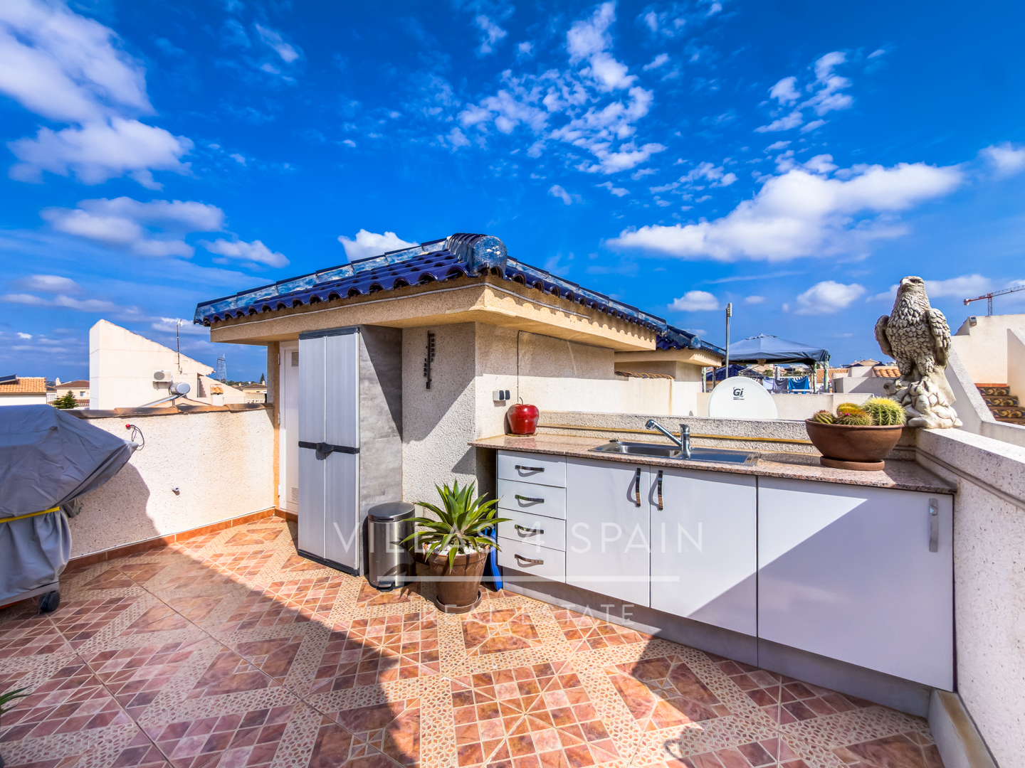 Resale - 3 Bed 2 Bath townhouse with roof terrace and community pool in Benijofar - Ciudad Quesada  - calle rio miño - Alicante