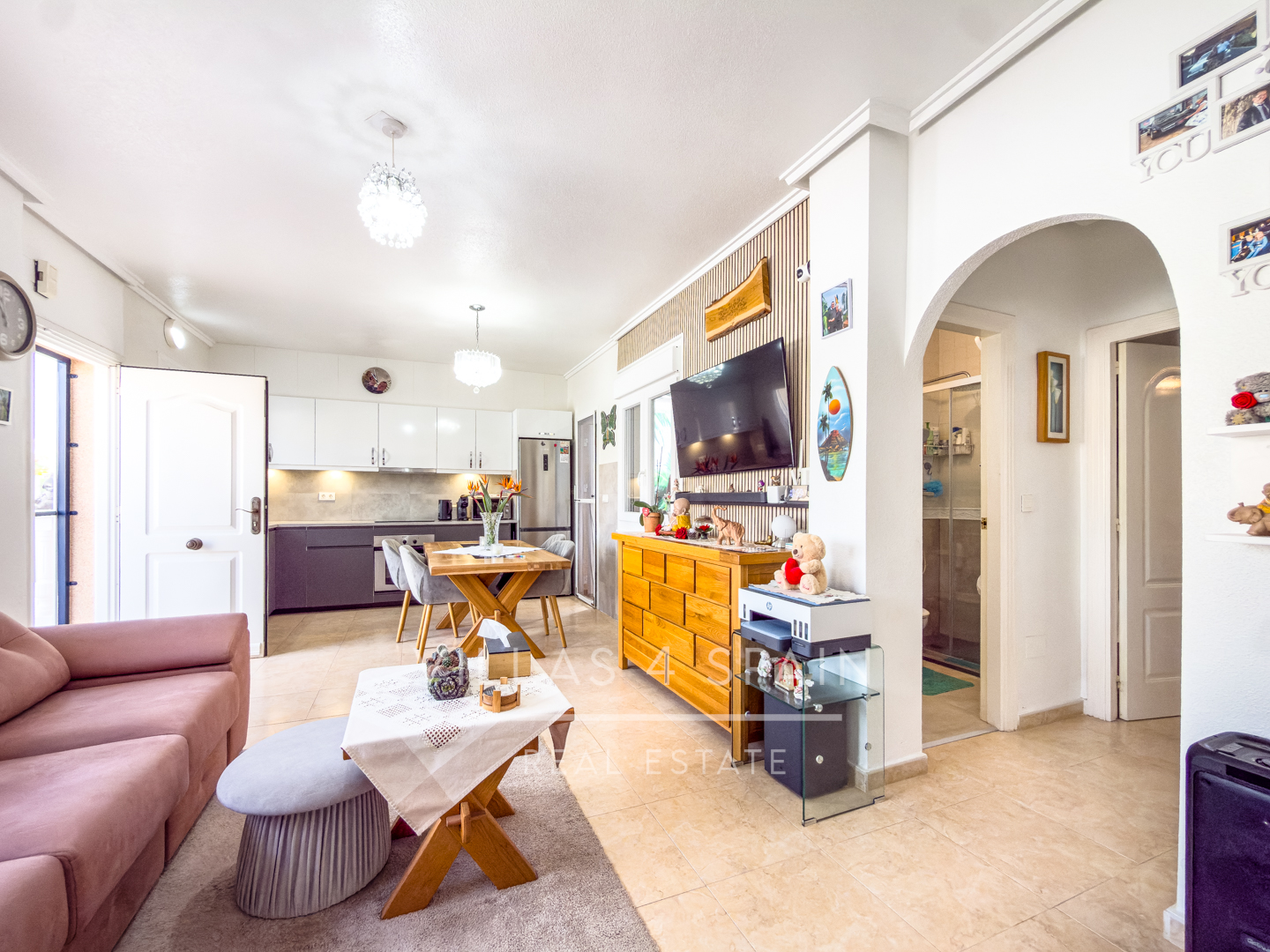 Resale - 3 Bed 2 Bath townhouse with roof terrace and community pool in Benijofar - Ciudad Quesada  - calle rio miño - Alicante