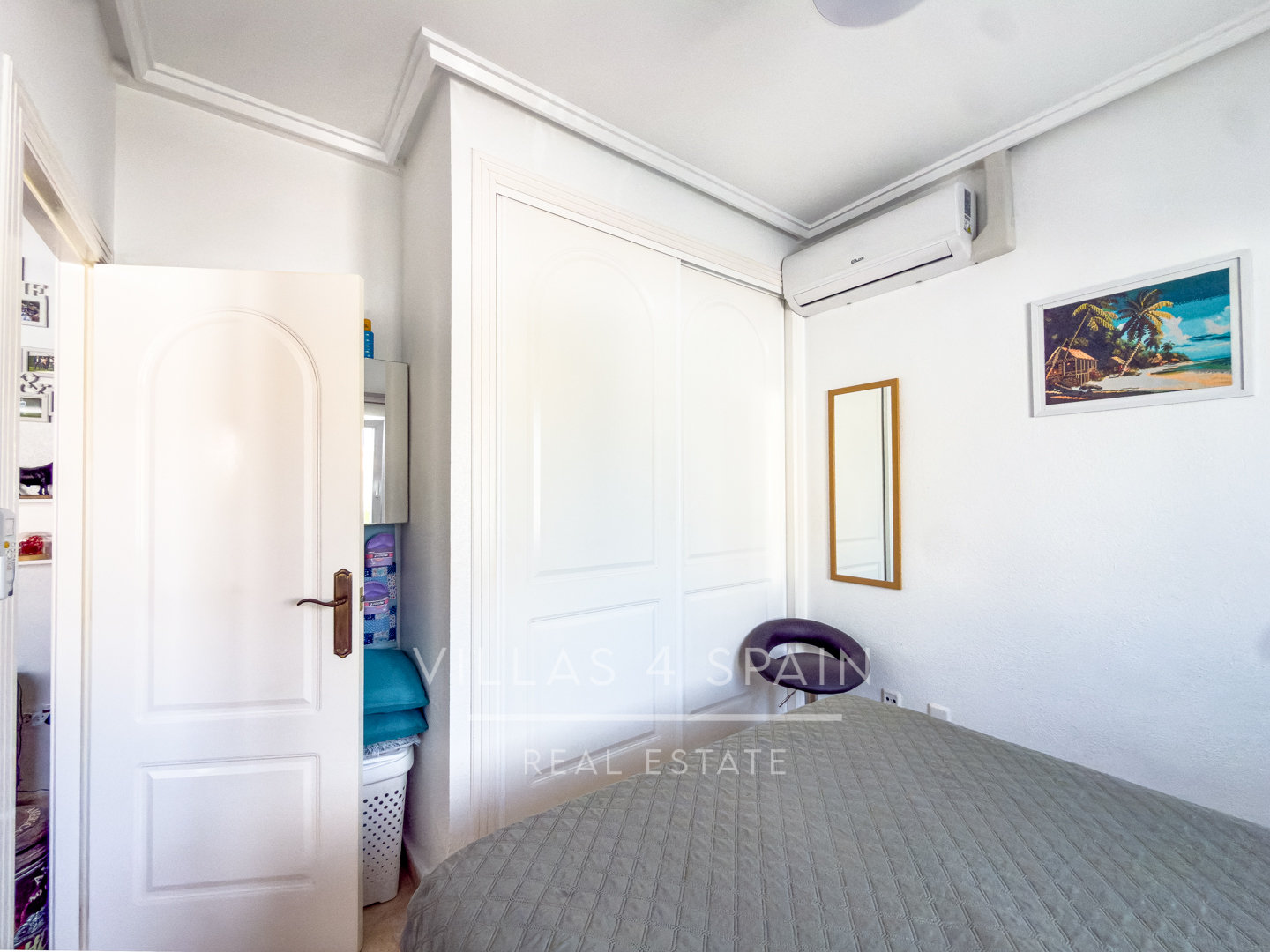 Resale - 3 Bed 2 Bath townhouse with roof terrace and community pool in Benijofar - Ciudad Quesada  - calle rio miño - Alicante