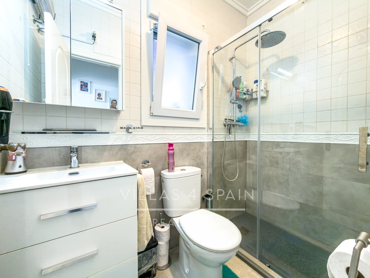 Resale - 3 Bed 2 Bath townhouse with roof terrace and community pool in Benijofar - Ciudad Quesada  - calle rio miño - Alicante