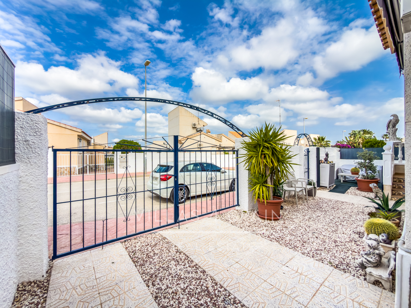 Resale - 3 Bed 2 Bath townhouse with roof terrace and community pool in Benijofar - Ciudad Quesada  - calle rio miño - Alicante