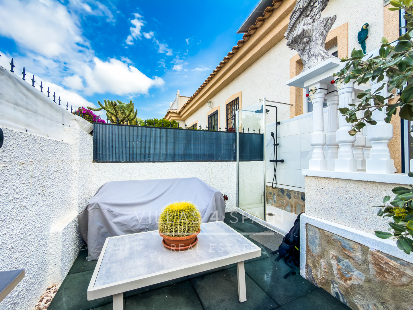 Resale - 3 Bed 2 Bath townhouse with roof terrace and community pool in Benijofar - Ciudad Quesada  - calle rio miño - Alicante