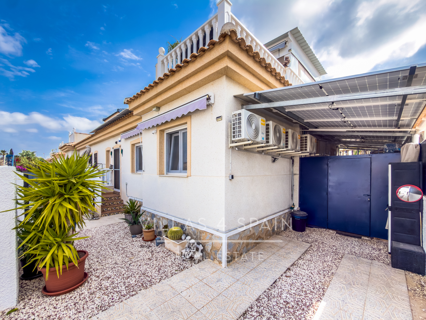 Resale - 3 Bed 2 Bath townhouse with roof terrace and community pool in Benijofar - Ciudad Quesada  - calle rio miño - Alicante