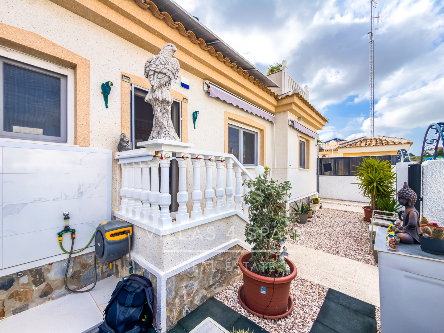 Resale - 3 Bed 2 Bath townhouse with roof terrace and community pool in Benijofar - Ciudad Quesada  - calle rio miño - Alicante