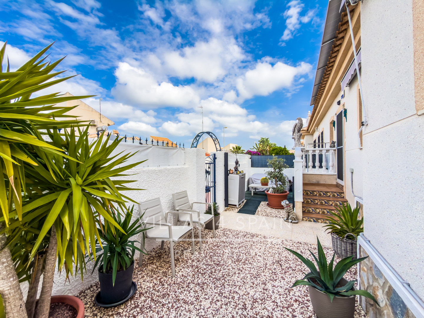 Resale - 3 Bed 2 Bath townhouse with roof terrace and community pool in Benijofar - Ciudad Quesada  - calle rio miño - Alicante