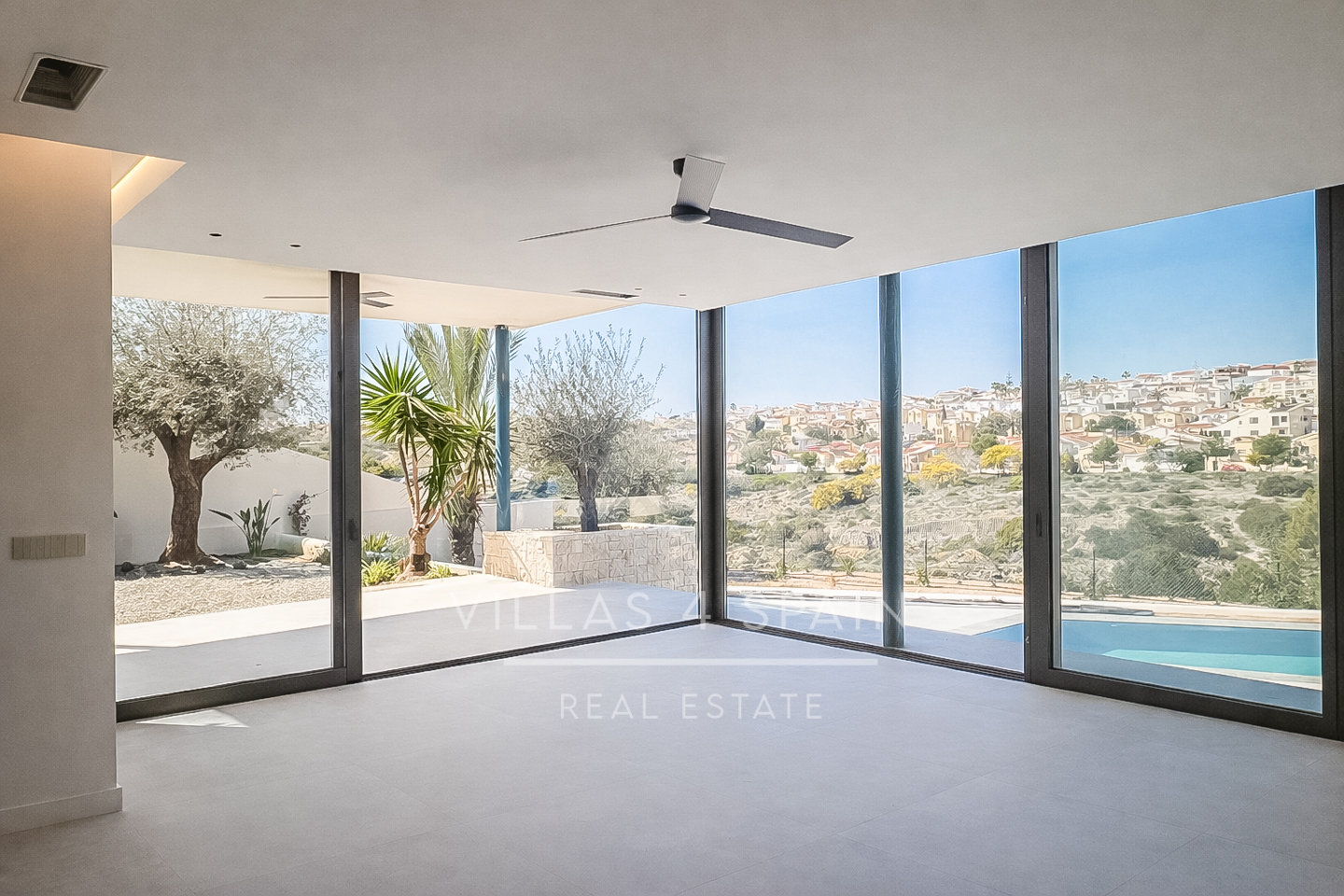 New Build - 4 Bed 4 Bath new build luxury villa in La Marina Alicante - calle estatua de libertad  - Alicante