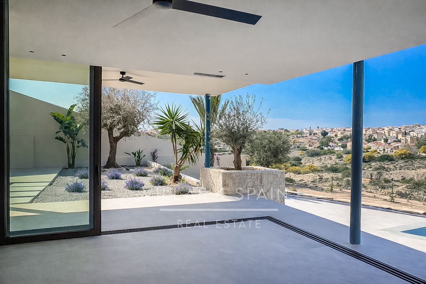 New Build - 4 Bed 4 Bath new build luxury villa in La Marina Alicante - calle estatua de libertad  - Alicante