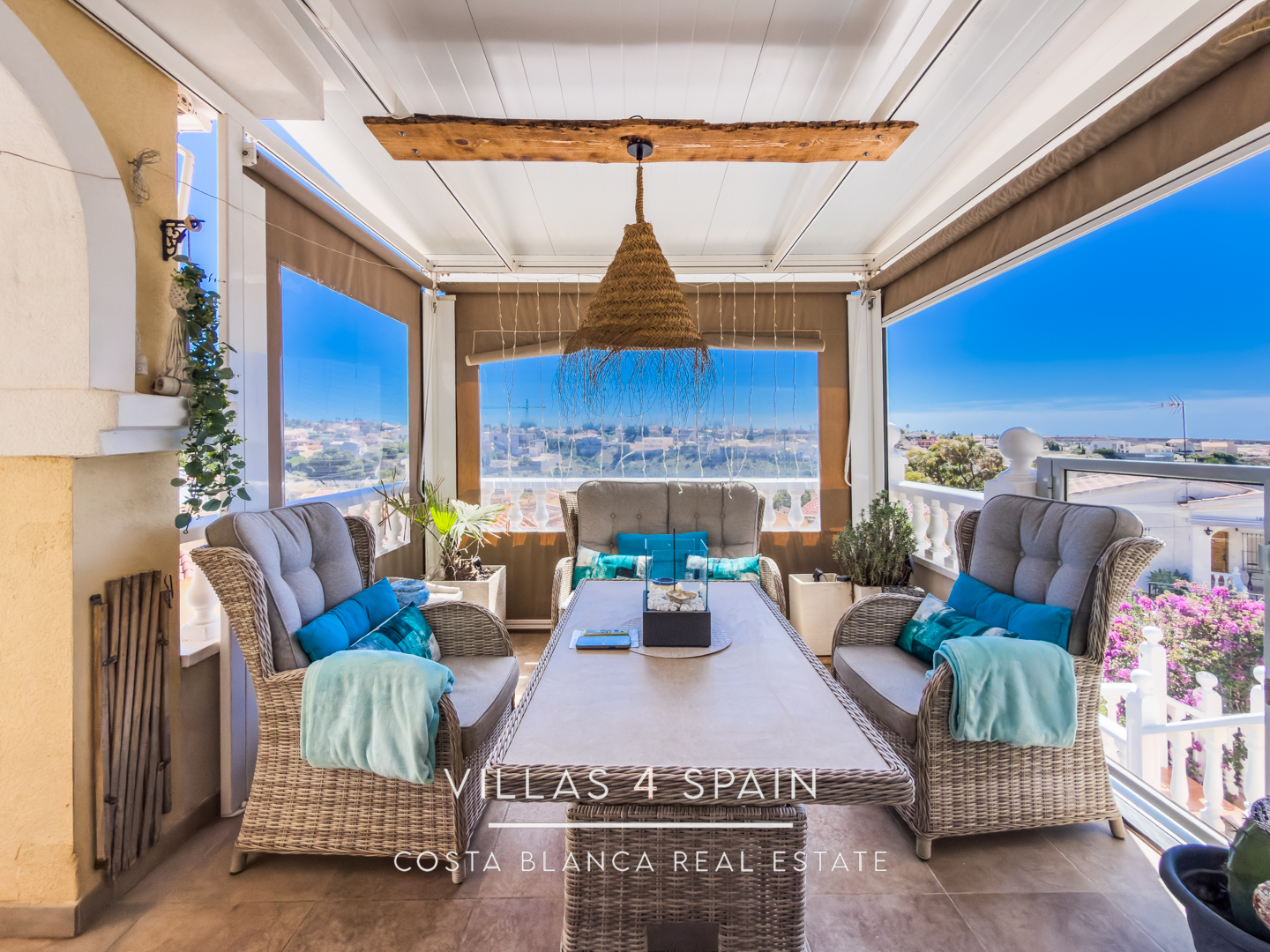 Resale - 3 Bed 2 Bath Villa with underbuild in La Marina Alicante - av. de londres - Alicante