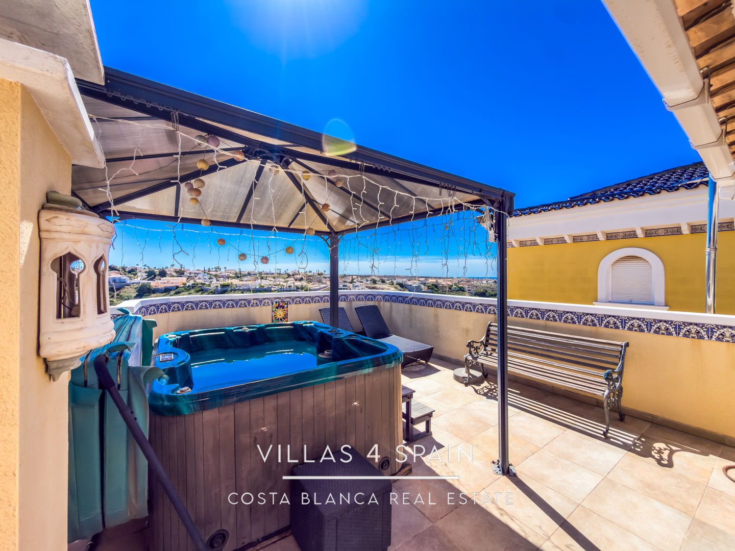 Resale - 3 Bed 2 Bath Villa with underbuild in La Marina Alicante - av. de londres - Alicante