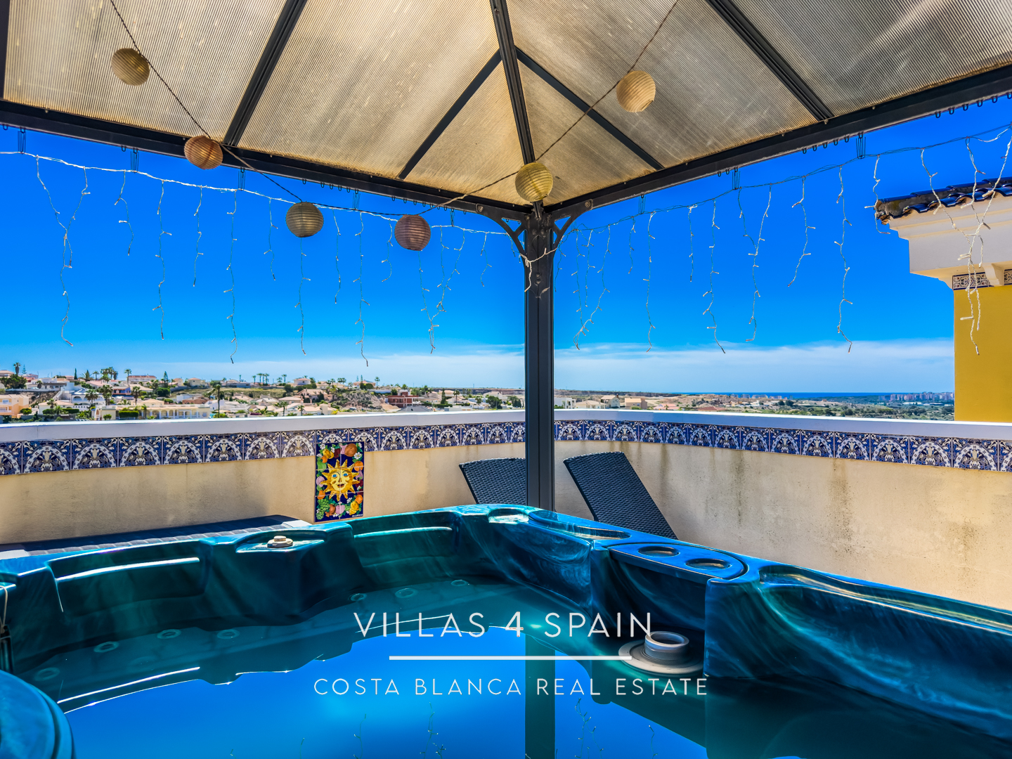 Resale - 3 Bed 2 Bath Villa with underbuild in La Marina Alicante - av. de londres - Alicante