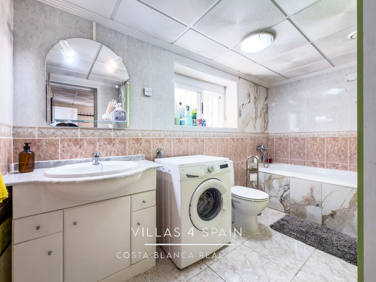 Resale - 3 Bed 2 Bath Villa with underbuild in La Marina Alicante - av. de londres - Alicante
