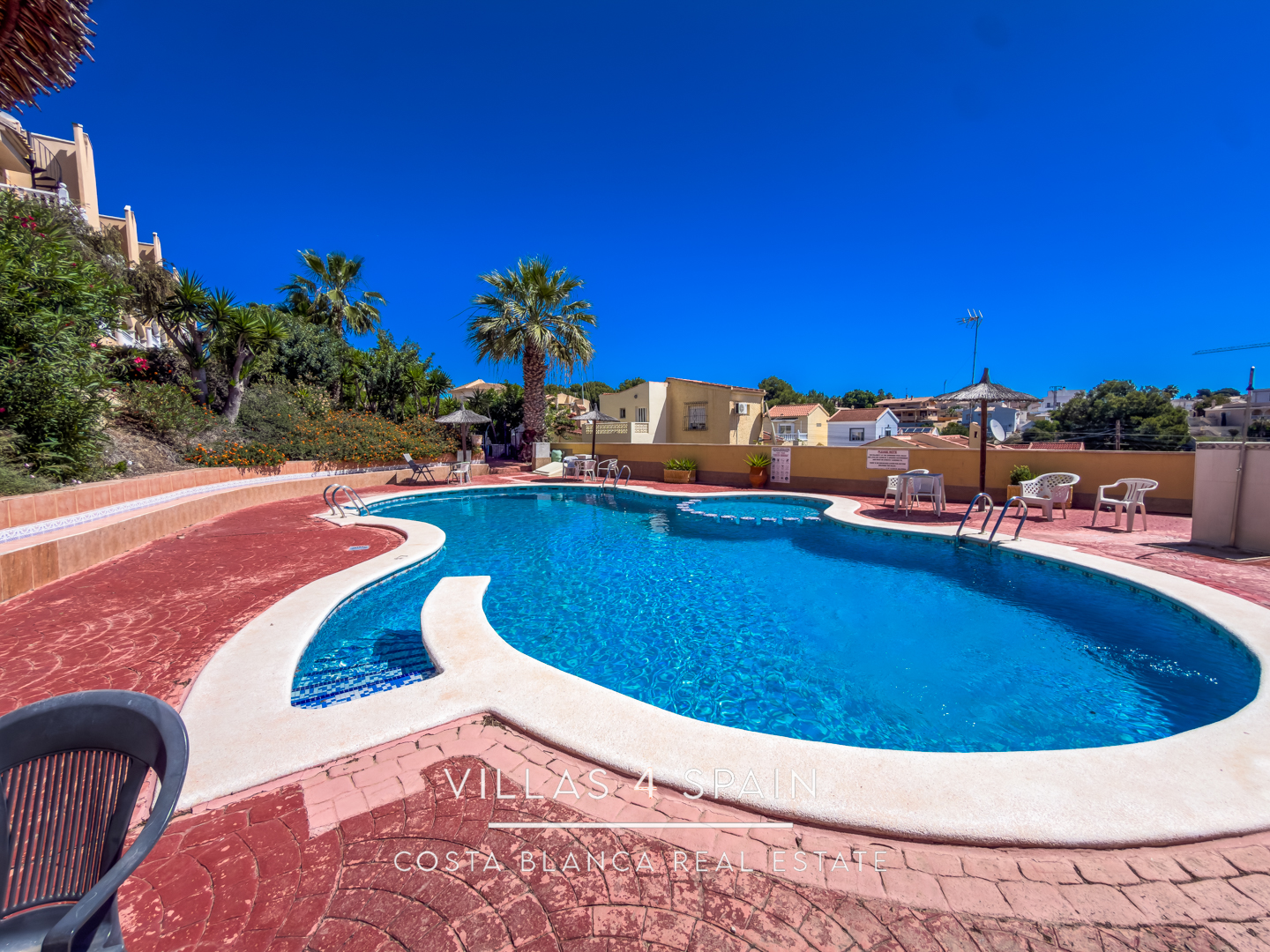 Resale - 3 Bed 2 Bath Villa with underbuild in La Marina Alicante - av. de londres - Alicante