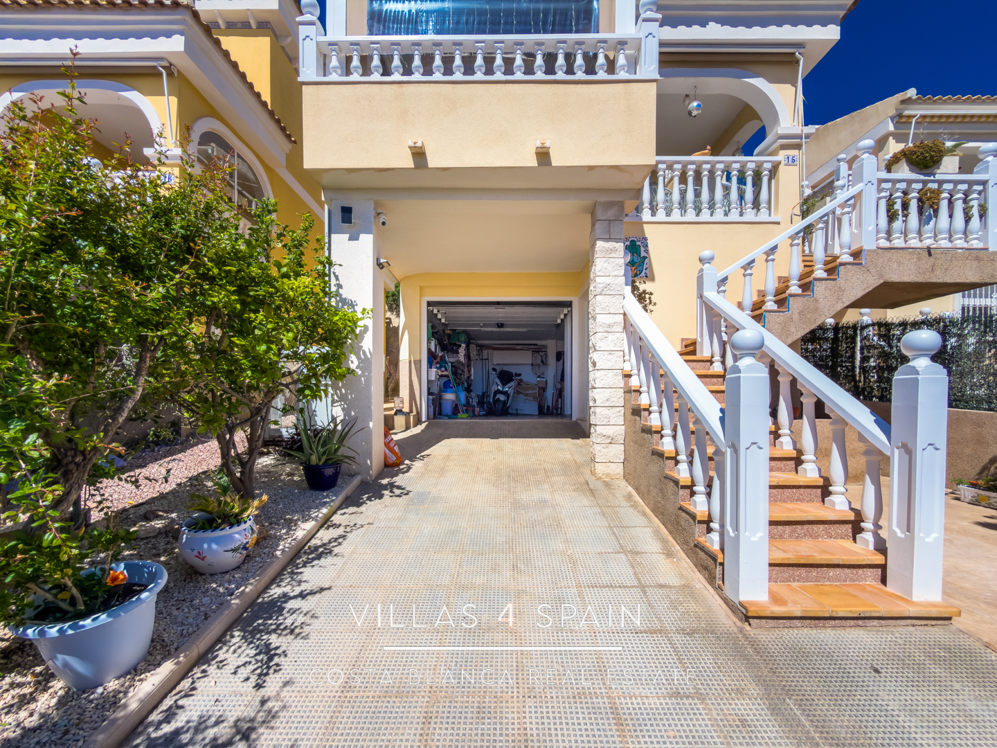 Resale - 3 Bed 2 Bath Villa with underbuild in La Marina Alicante - av. de londres - Alicante