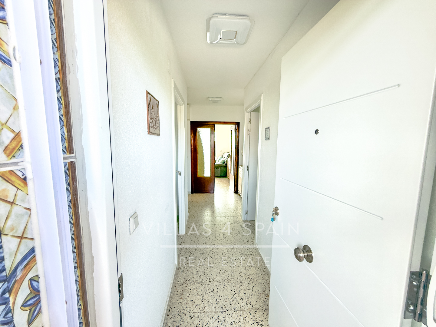 Resale - 2 Bed 1 Bath apartment with sea views and beach access directly in front - partida lomas del polo - Alicante