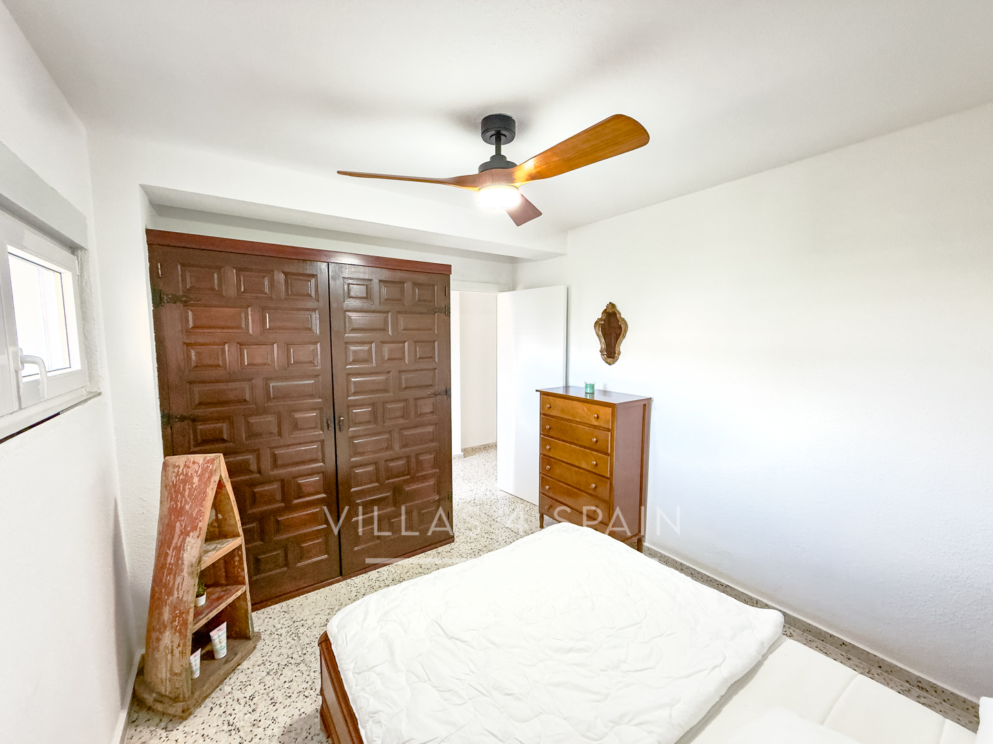 Resale - 2 Bed 1 Bath apartment with sea views and beach access directly in front - partida lomas del polo - Alicante