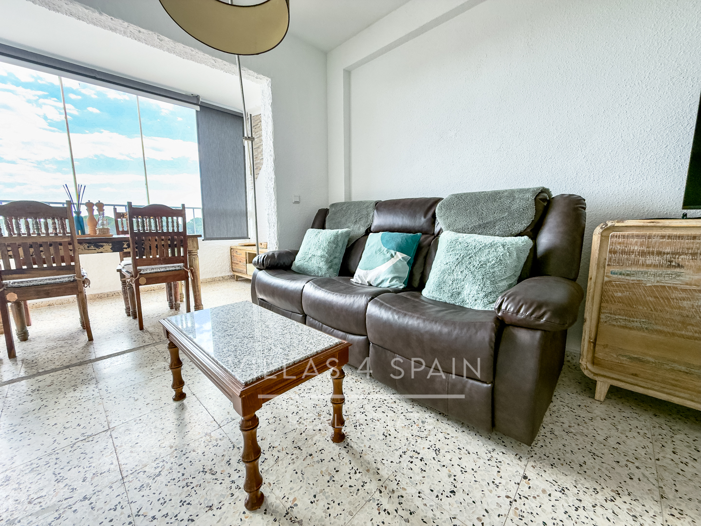 Resale - 2 Bed 1 Bath apartment with sea views and beach access directly in front - partida lomas del polo - Alicante