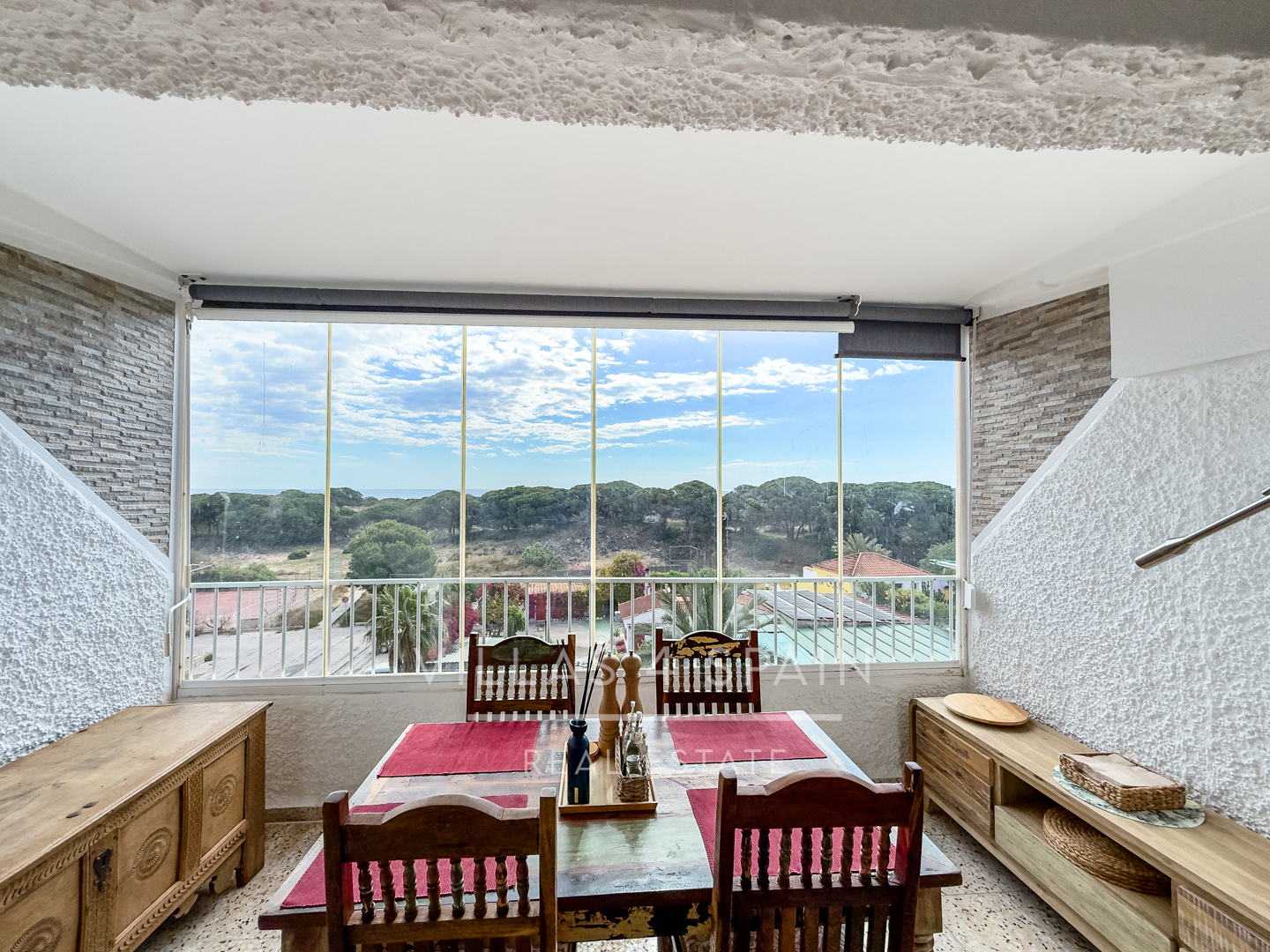Resale - 2 Bed 1 Bath apartment with sea views and beach access directly in front - partida lomas del polo - Alicante