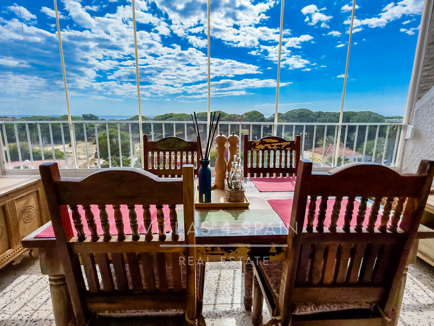 Resale - 2 Bed 1 Bath apartment with sea views and beach access directly in front - partida lomas del polo - Alicante