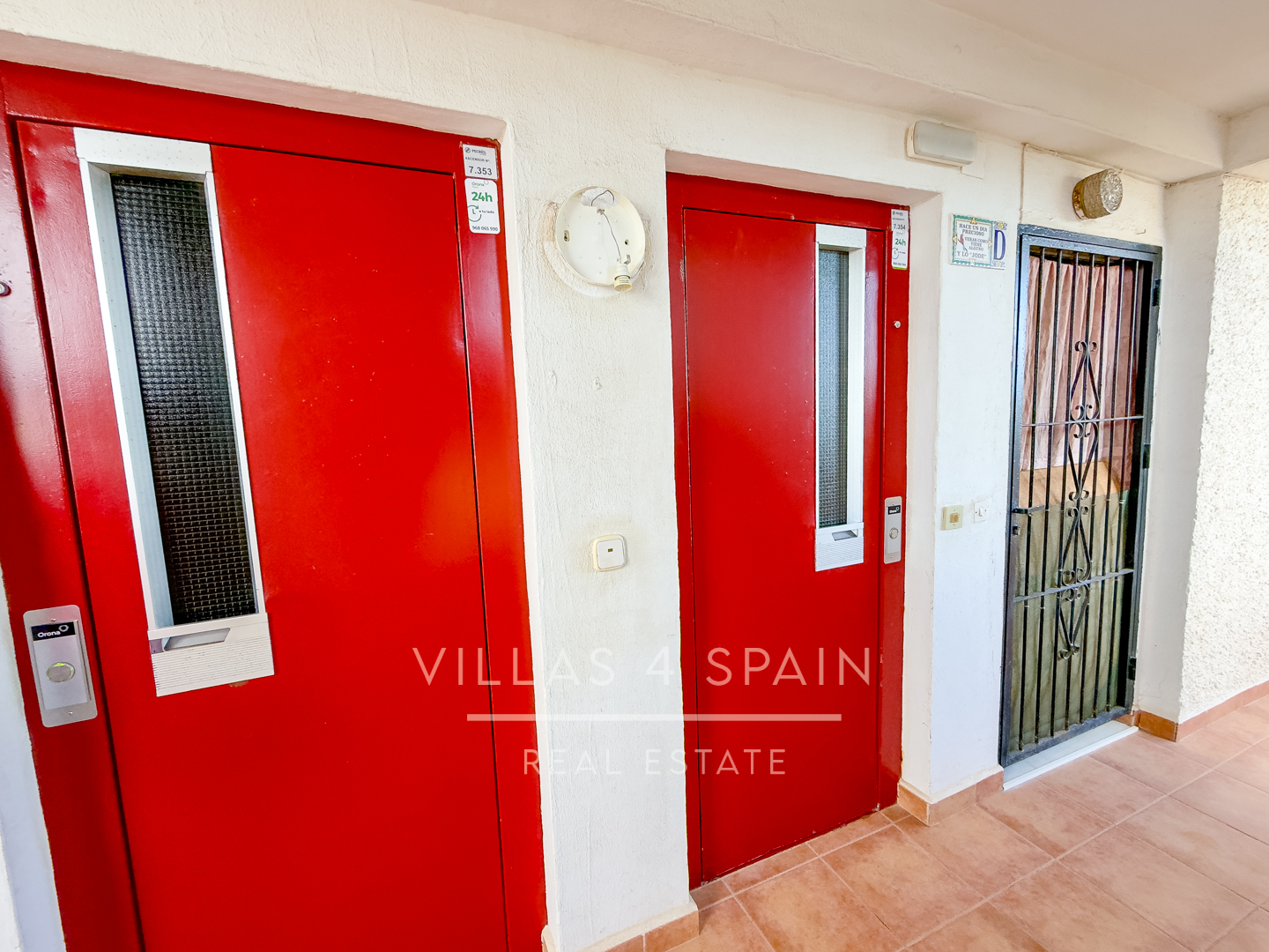 Resale - 2 Bed 1 Bath apartment with sea views and beach access directly in front - partida lomas del polo - Alicante