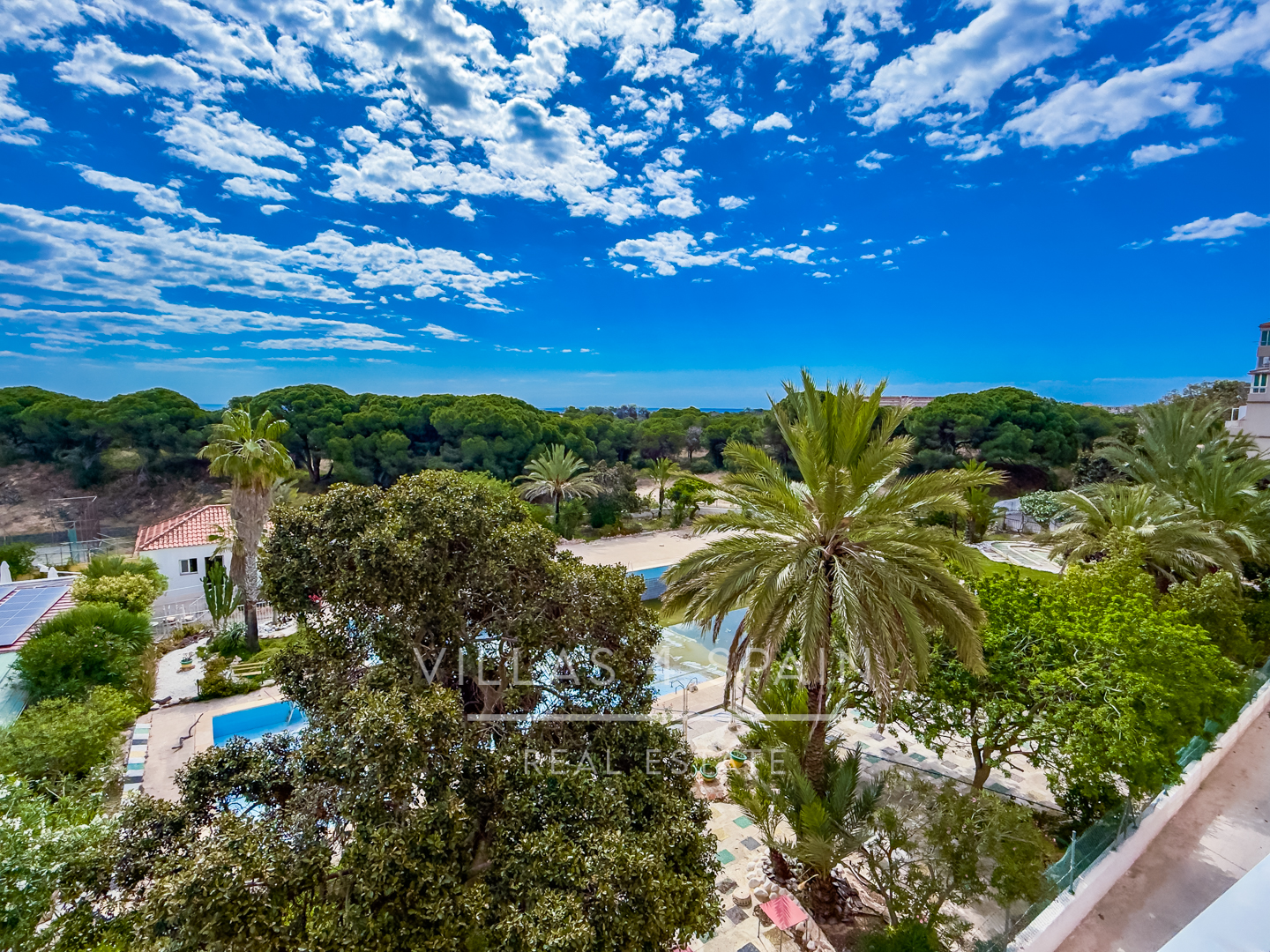 Resale - 2 Bed 1 Bath apartment with sea views and beach access directly in front - partida lomas del polo - Alicante