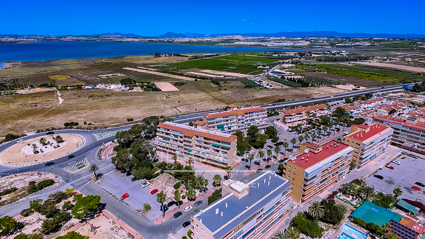 Resale - 2 Bed 1 Bath apartment with sea views and beach access directly in front - partida lomas del polo - Alicante