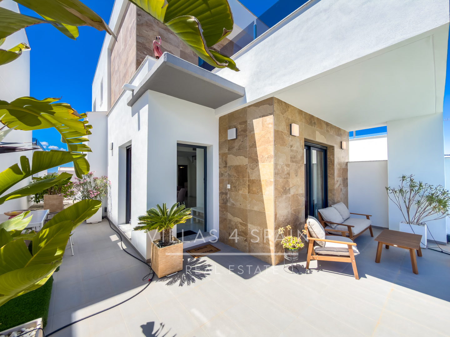 Sold - 3 Bed 3 Bath Modern Villa with Private Pool and parking in Benijofar Alicante - calle pais valenciano  - Alicante