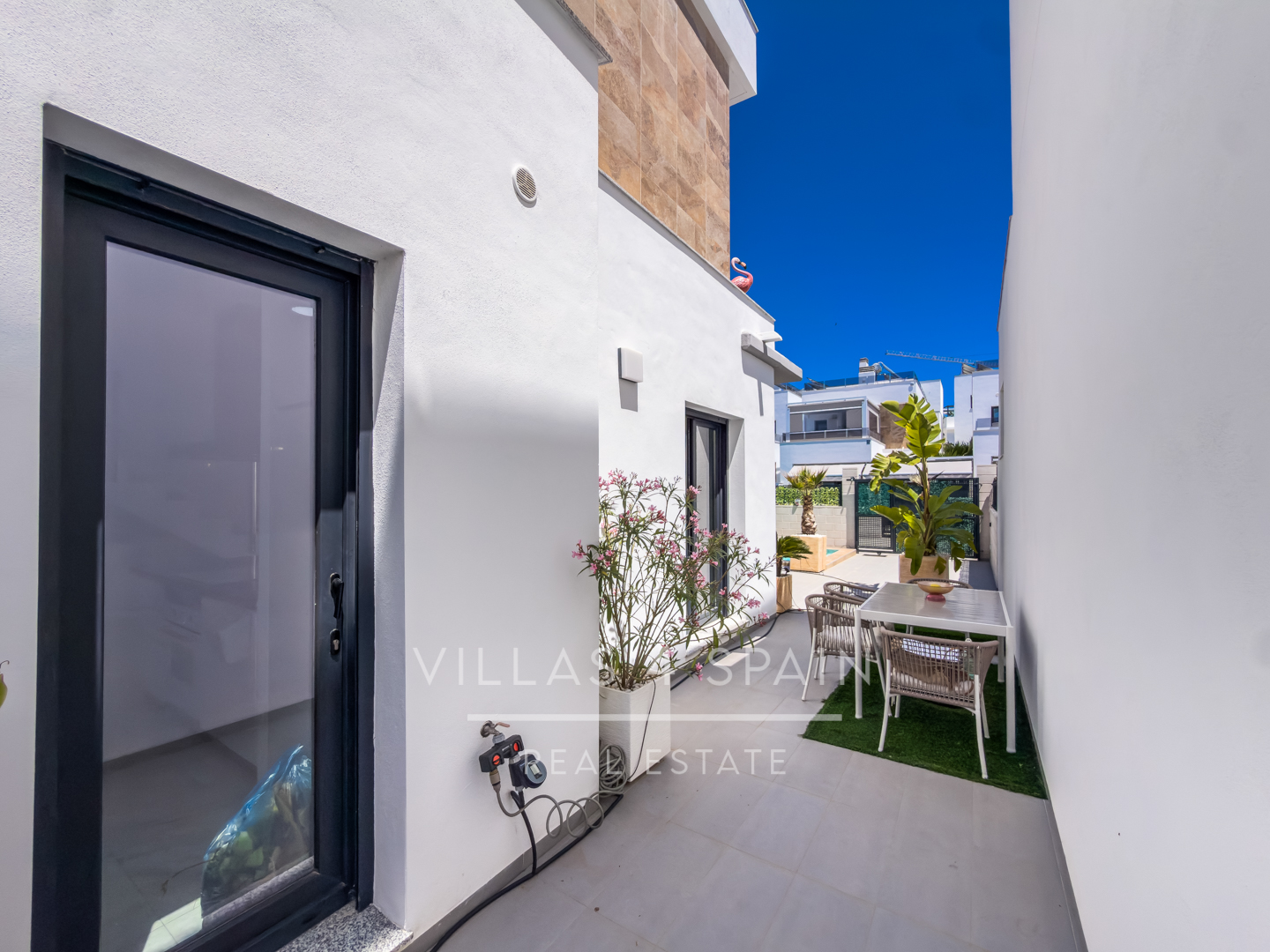 Sold - 3 Bed 3 Bath Modern Villa with Private Pool and parking in Benijofar Alicante - calle pais valenciano  - Alicante