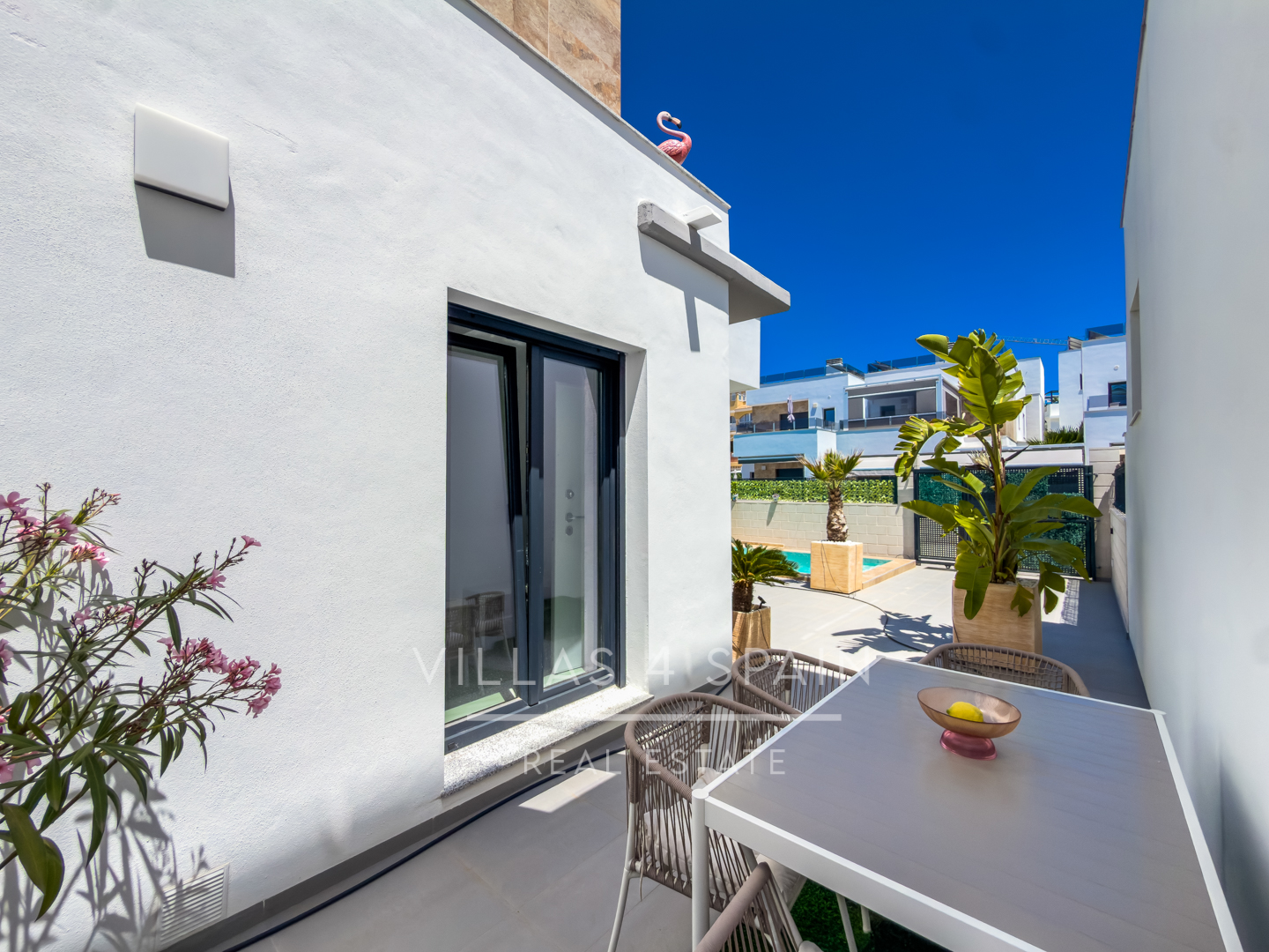 Sold - 3 Bed 3 Bath Modern Villa with Private Pool and parking in Benijofar Alicante - calle pais valenciano  - Alicante