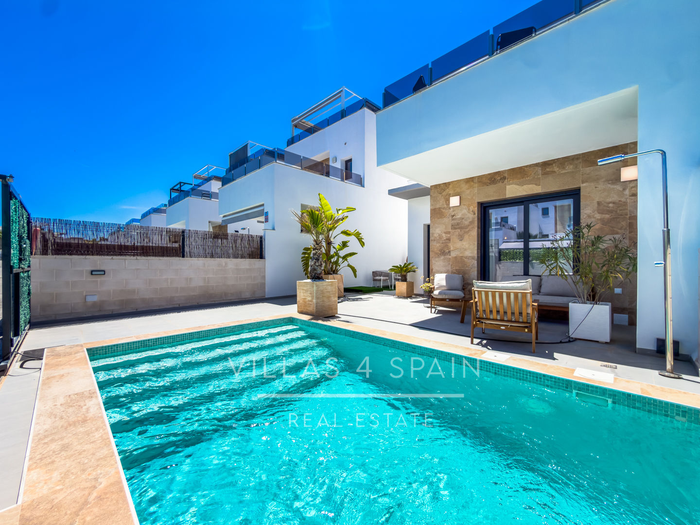 Sold - 3 Bed 3 Bath Modern Villa with Private Pool and parking in Benijofar Alicante - calle pais valenciano  - Alicante