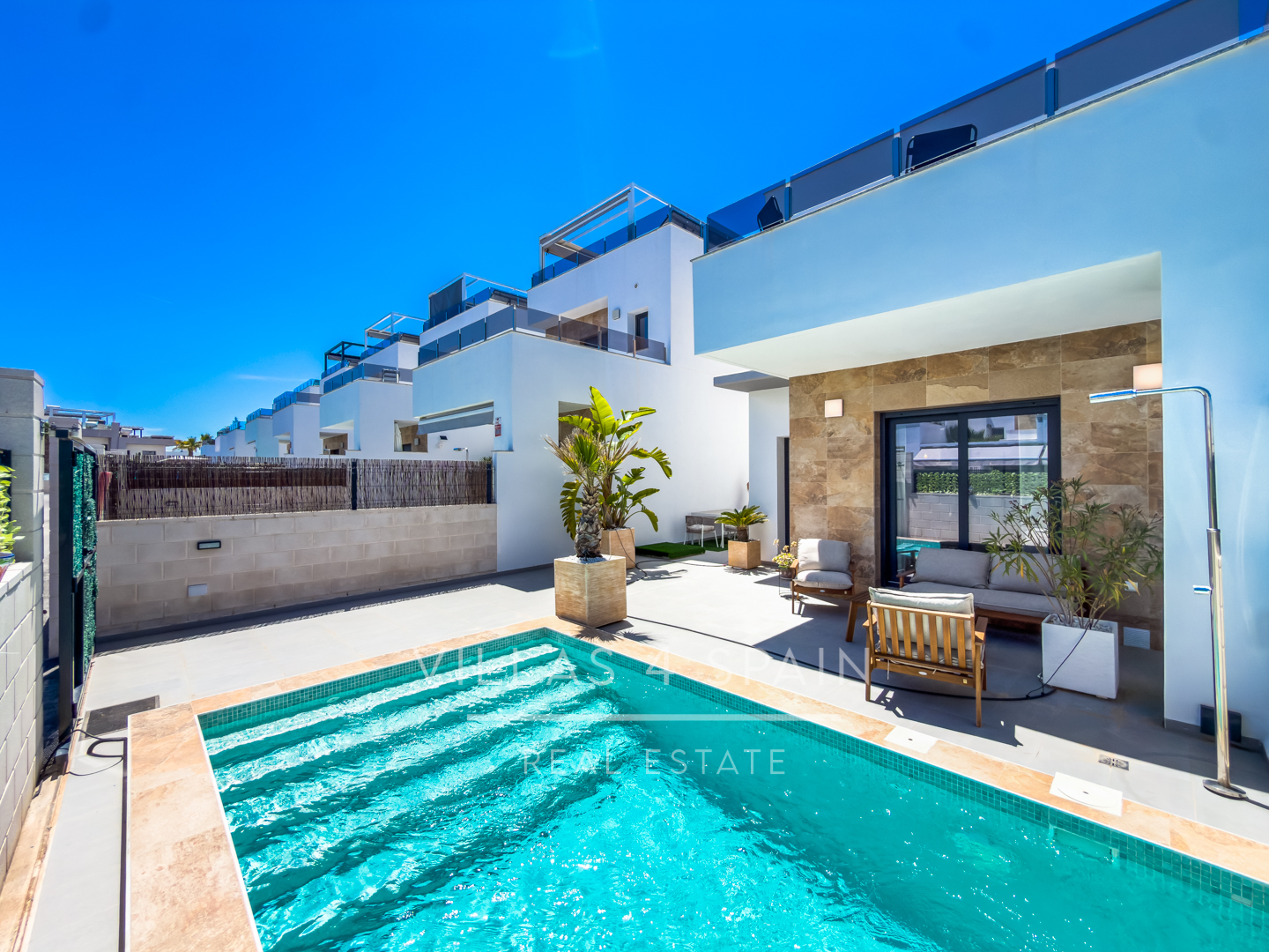 Sold - 3 Bed 3 Bath Modern Villa with Private Pool and parking in Benijofar Alicante - calle pais valenciano  - Alicante